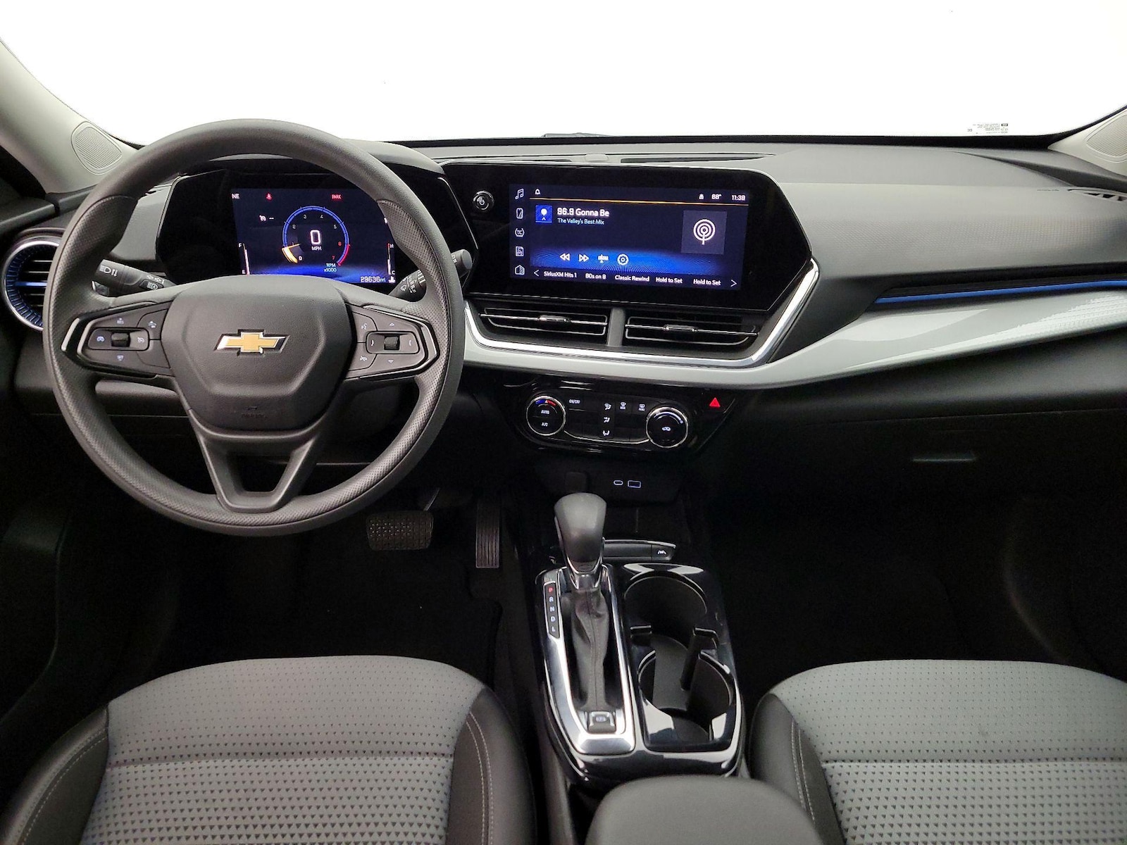 2025 Chevrolet Trax LT - Photo 10