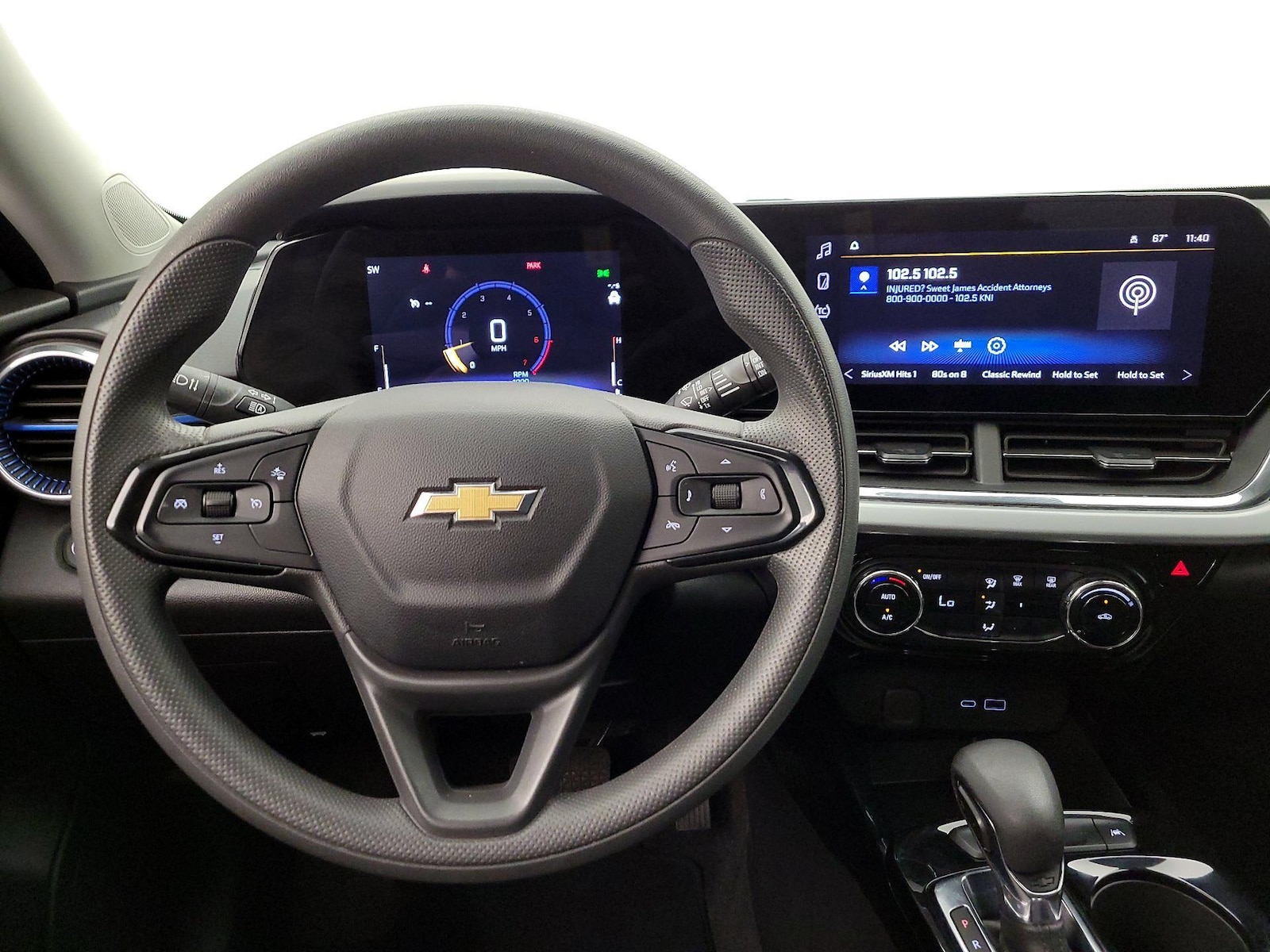 2025 Chevrolet Trax LT - Photo 11