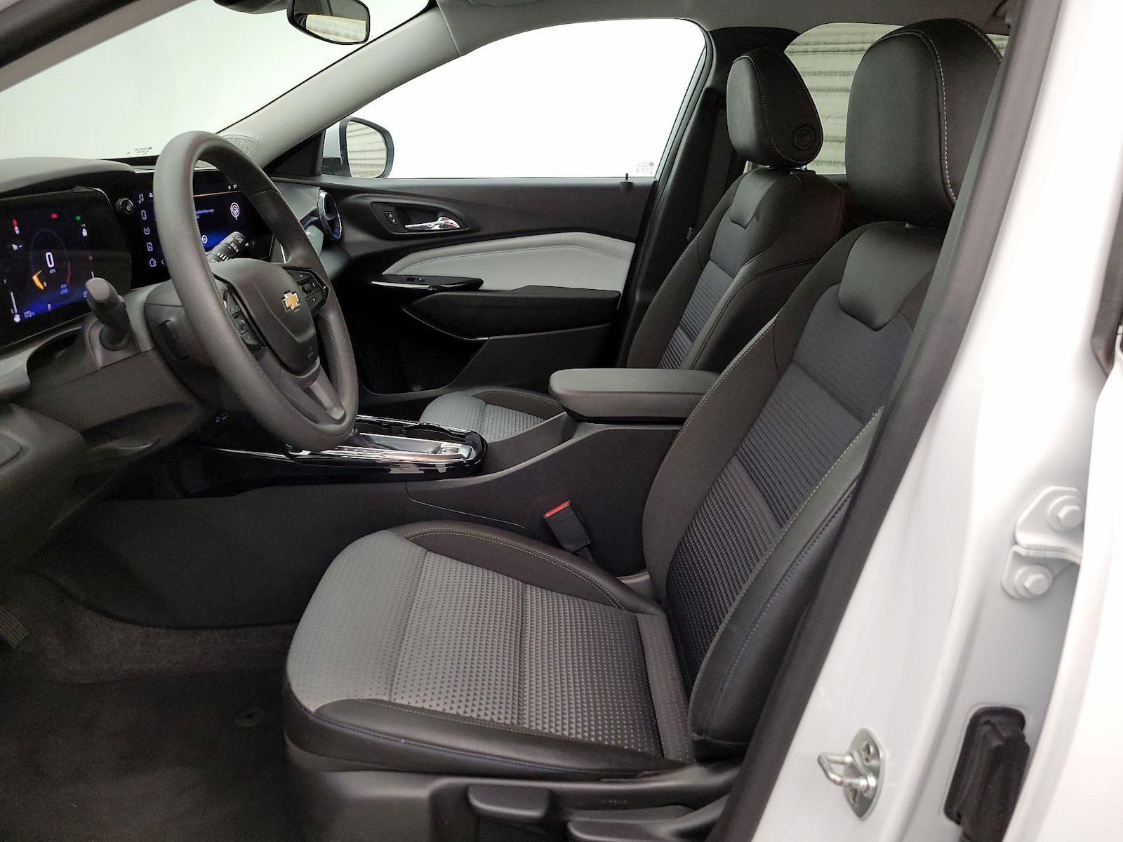 2025 Chevrolet Trax LT - Photo 12