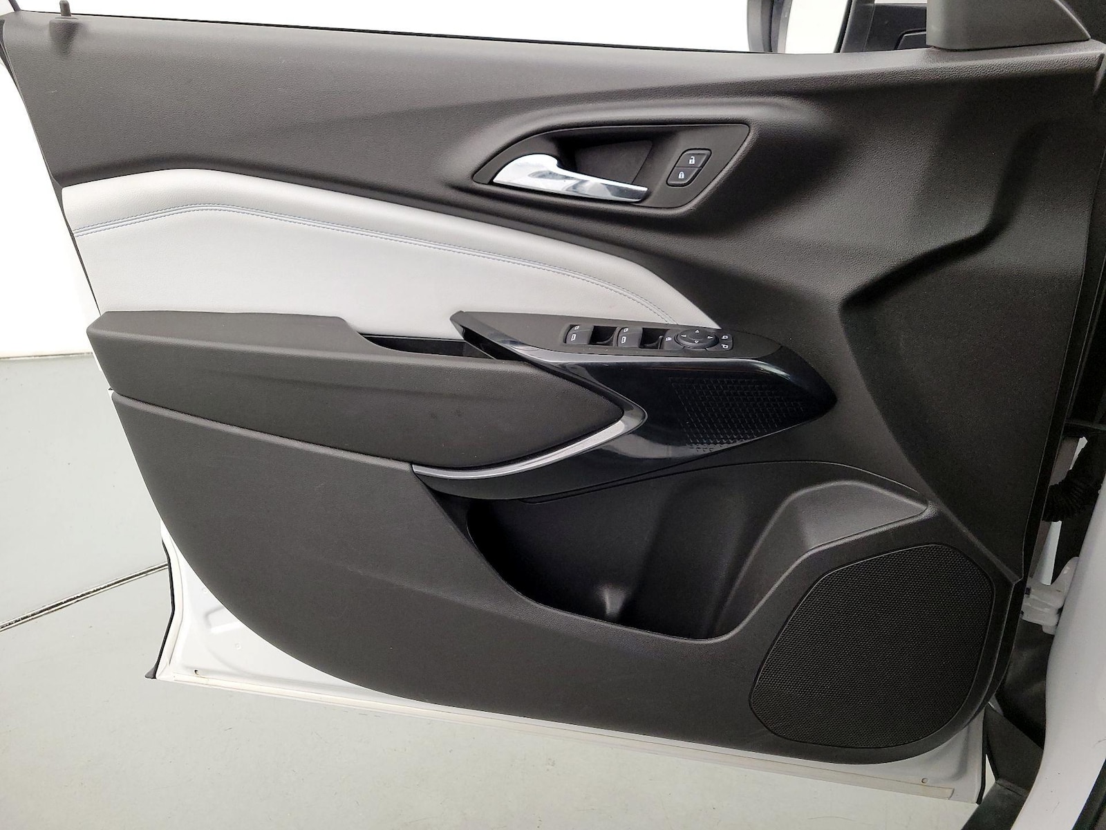 2025 Chevrolet Trax LT - Photo 13