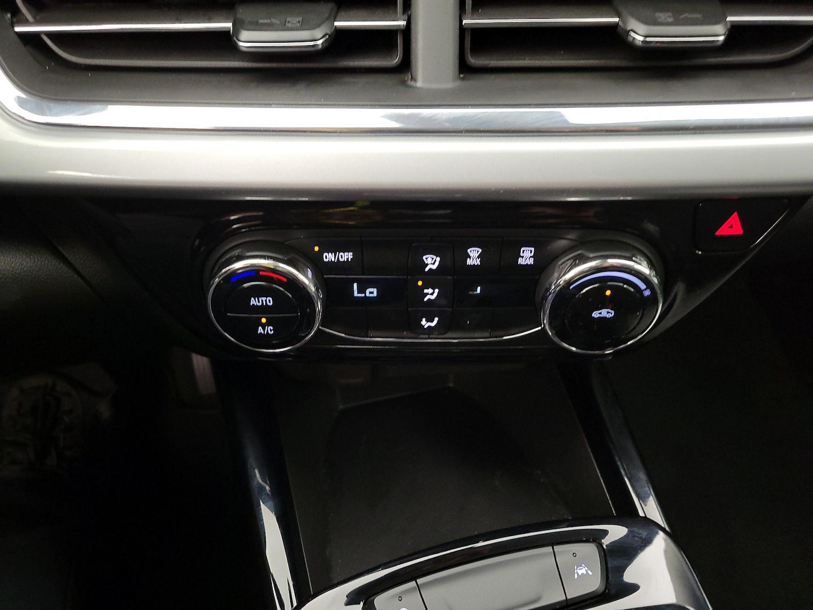 2025 Chevrolet Trax LT - Photo 17