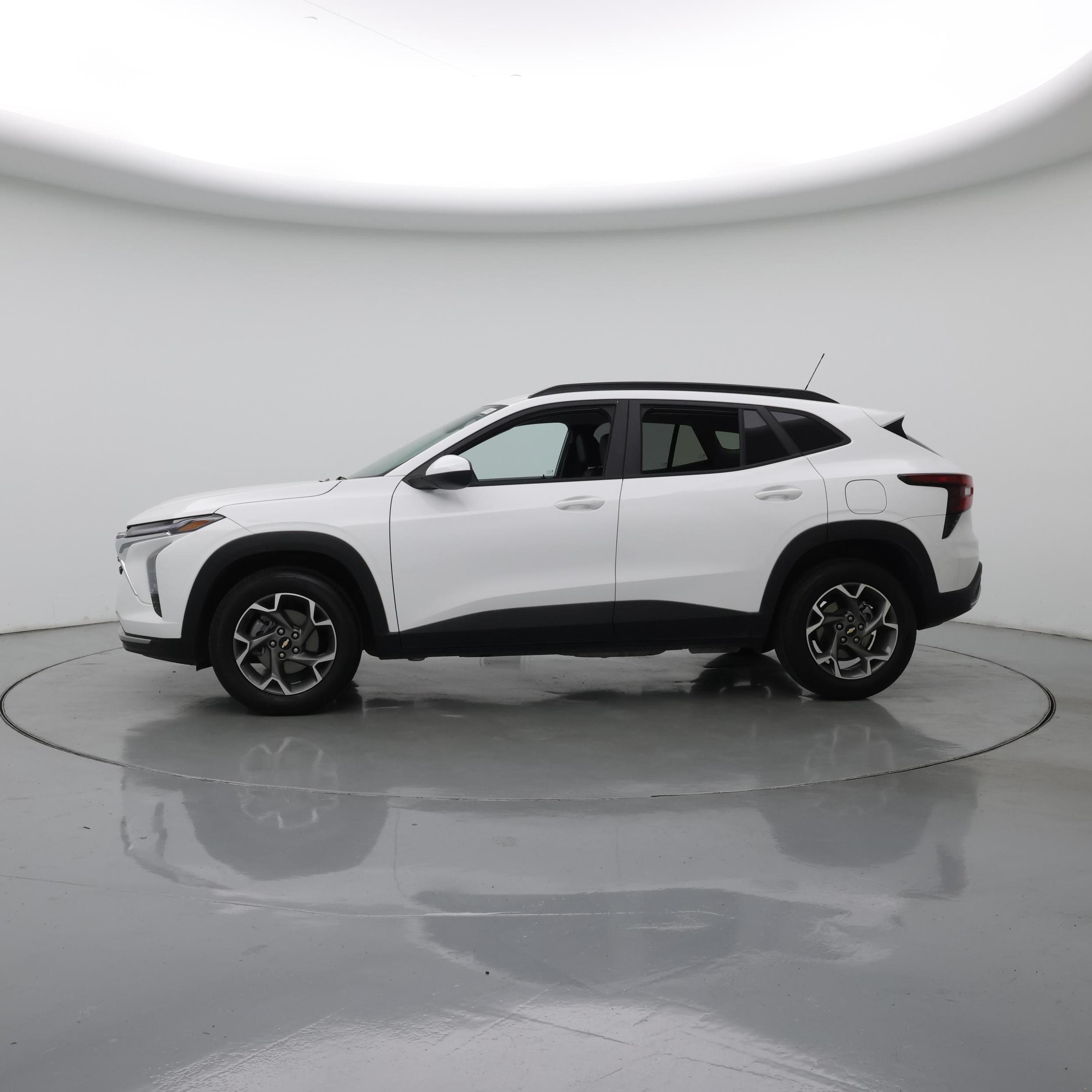 Thumbnail: 2025 Chevrolet Trax - 3