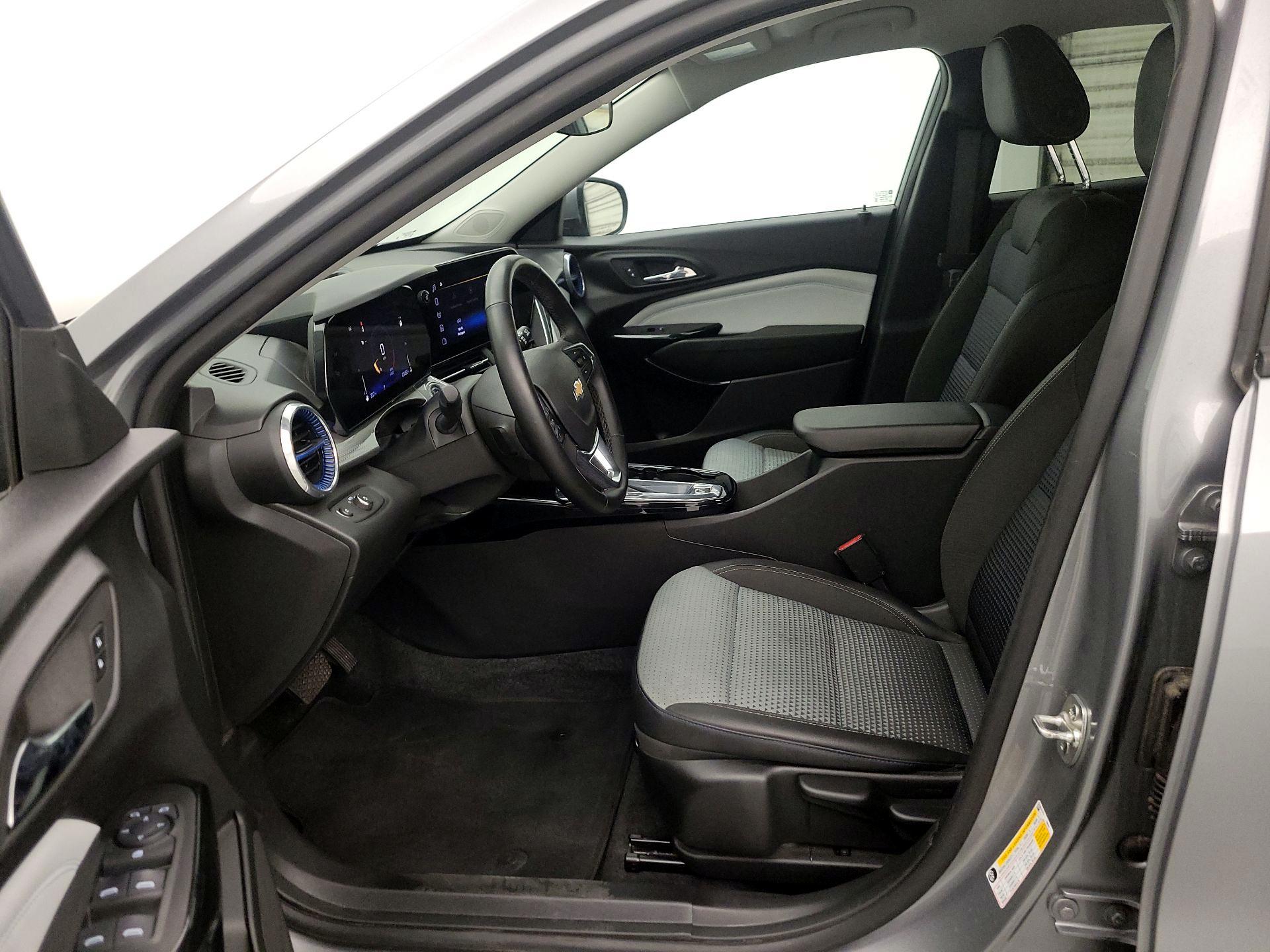 Thumbnail: 2025 Chevrolet Trax - 11