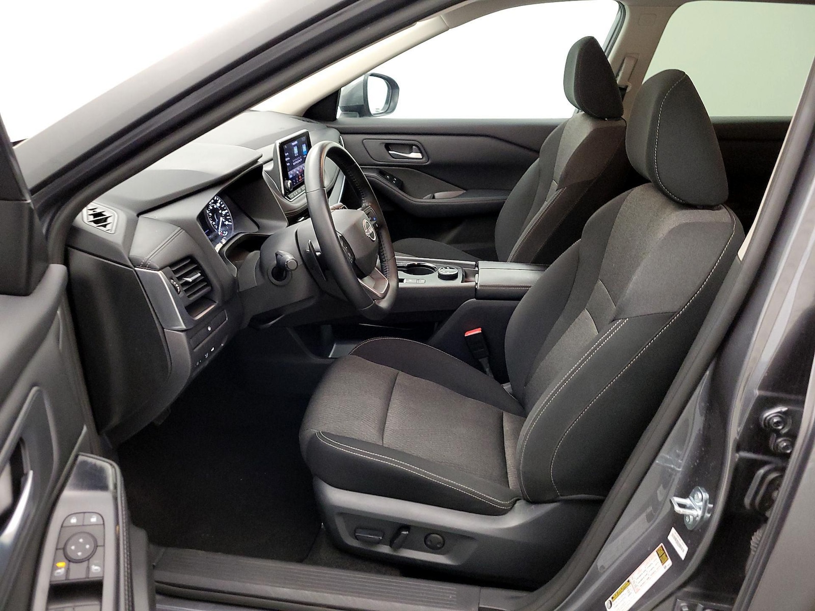 2025 Nissan Rogue SV - Photo 10