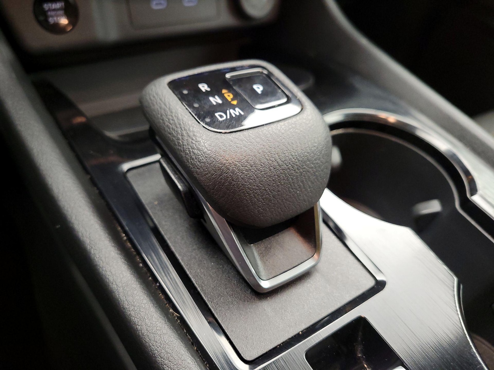 2025 Nissan Rogue SV - Photo 16