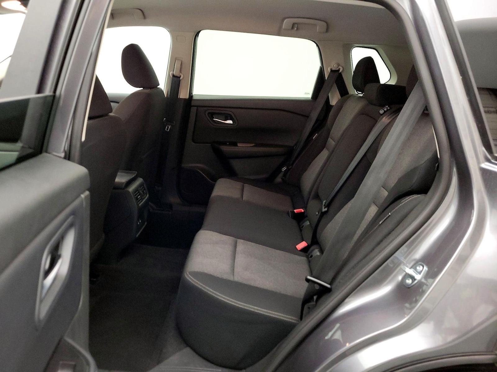 2025 Nissan Rogue SV - Photo 18