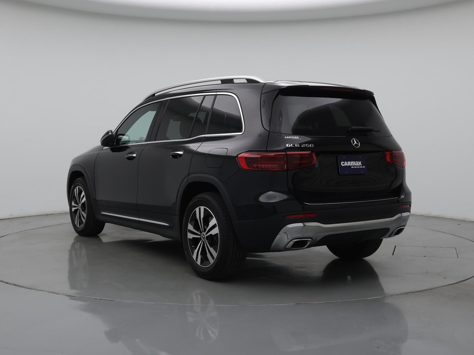 2025 Mercedes-Benz GLB Base - Photo 3