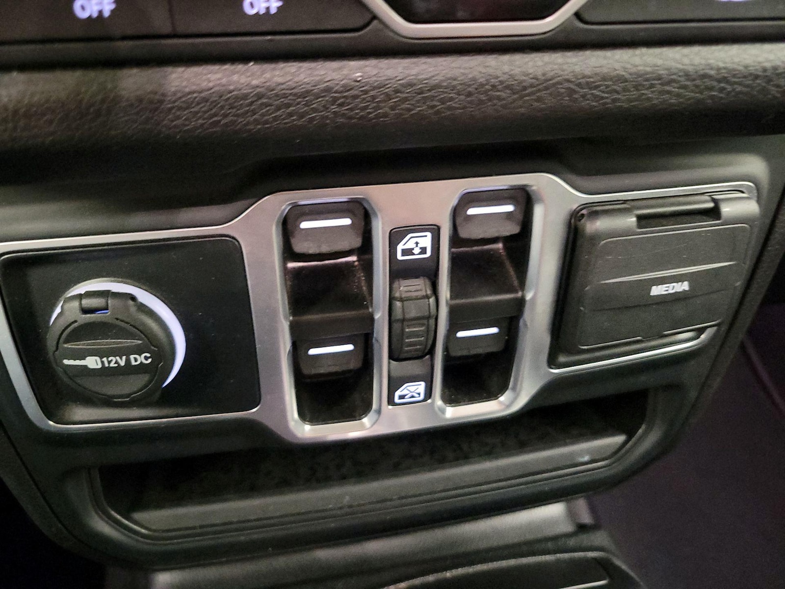 2025 Jeep Wrangler 4-Door Sport S - Photo 19