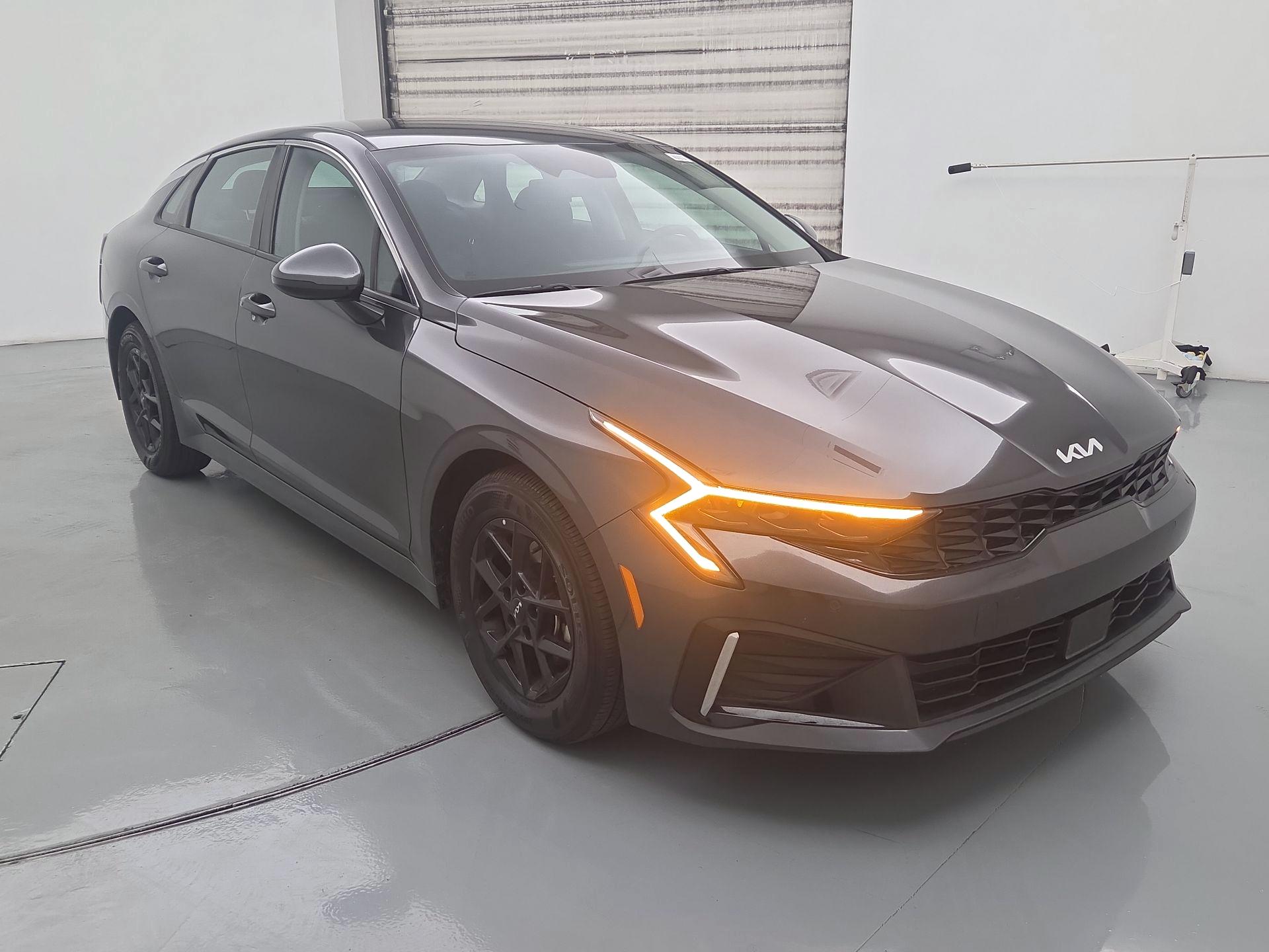 Thumbnail: 2025 Kia K5 - 1
