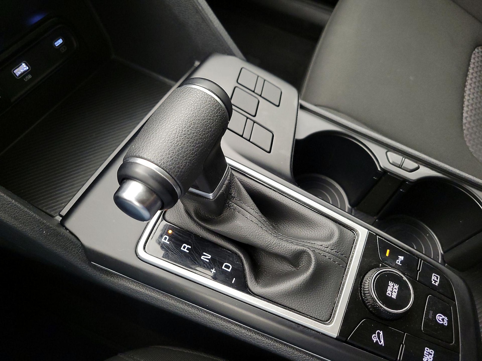 2025 Kia Sportage LX - Photo 18