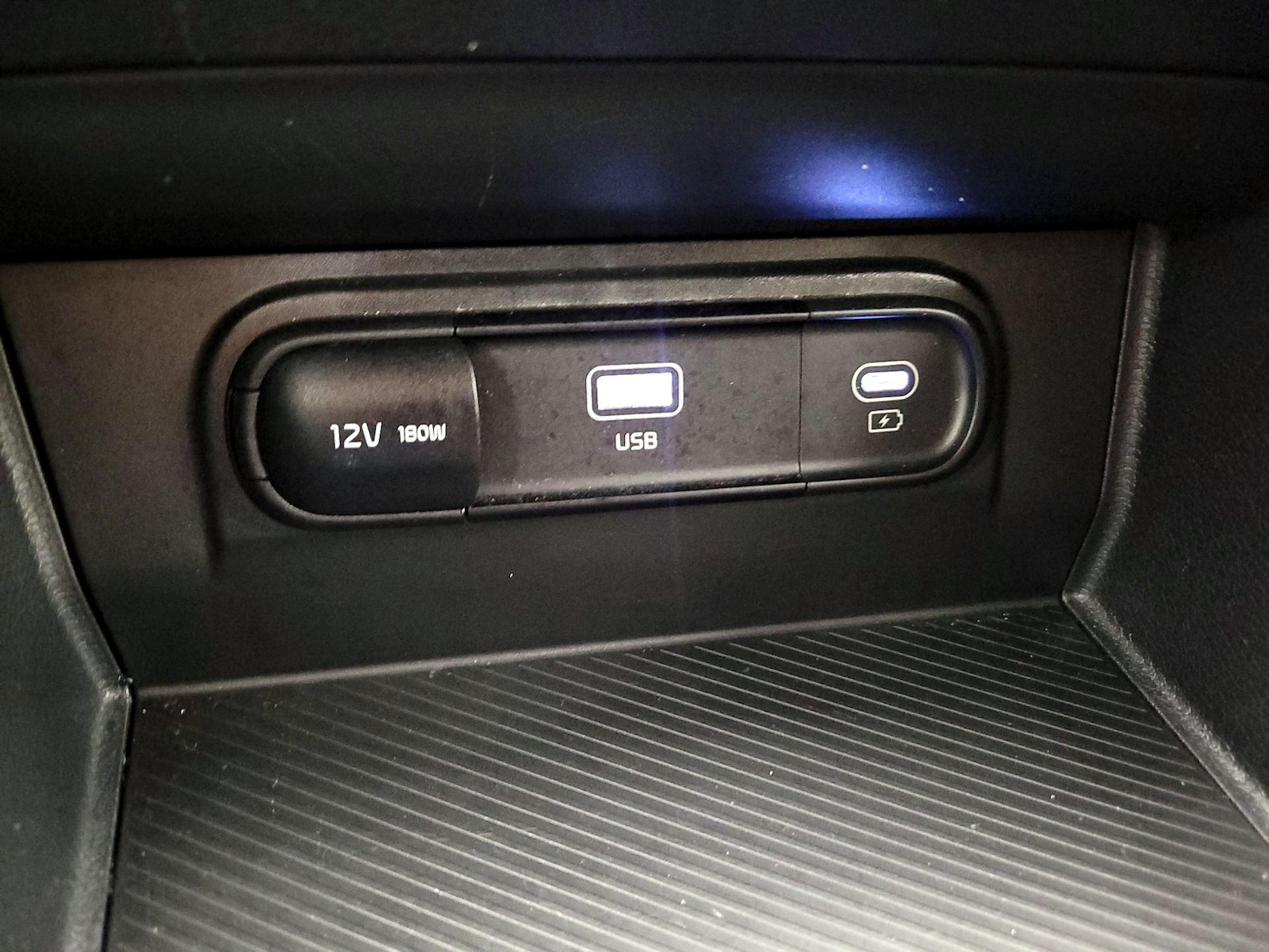 2025 Kia Sportage LX - Photo 19