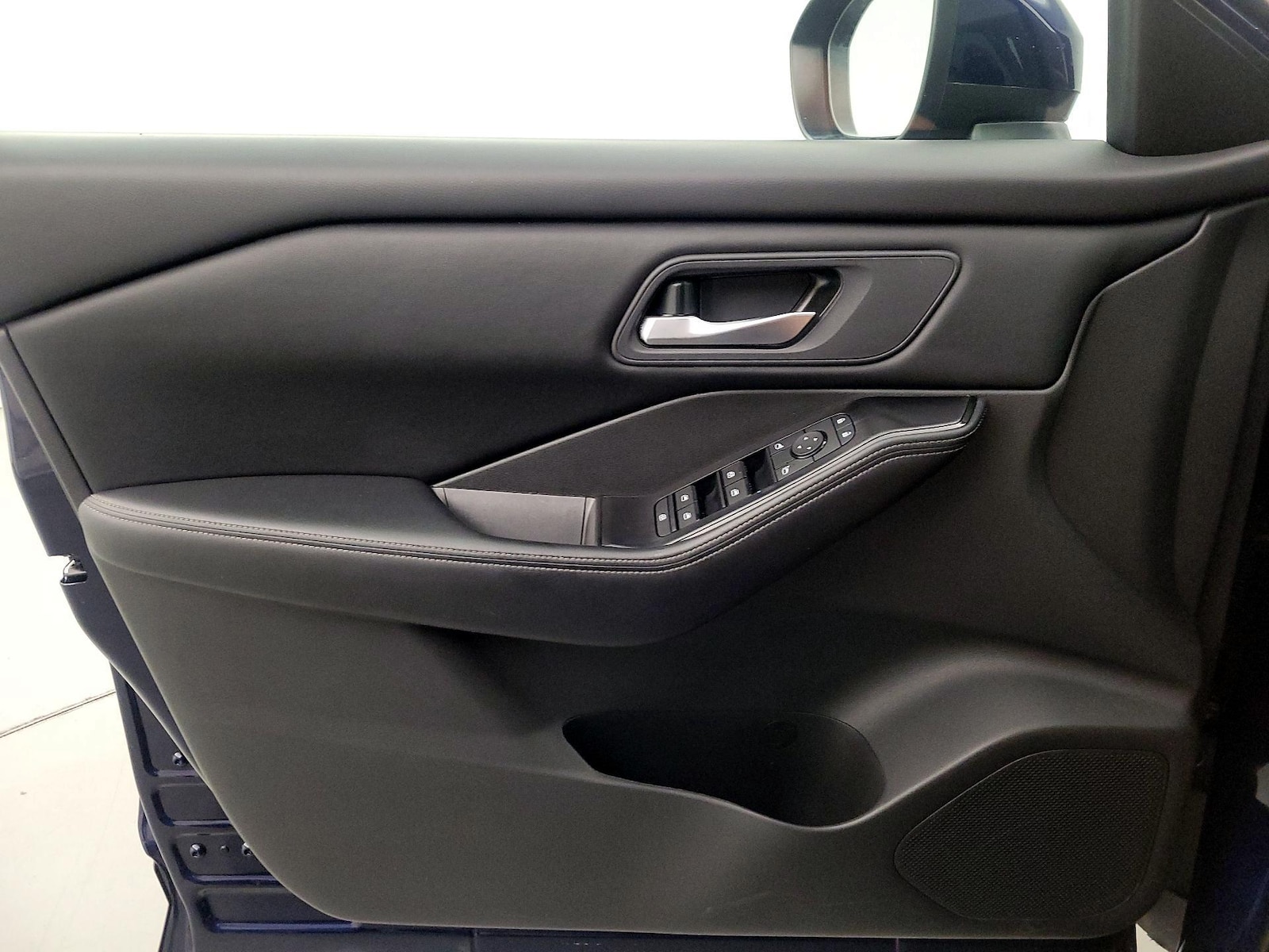 2025 Nissan Rogue SV - Photo 13