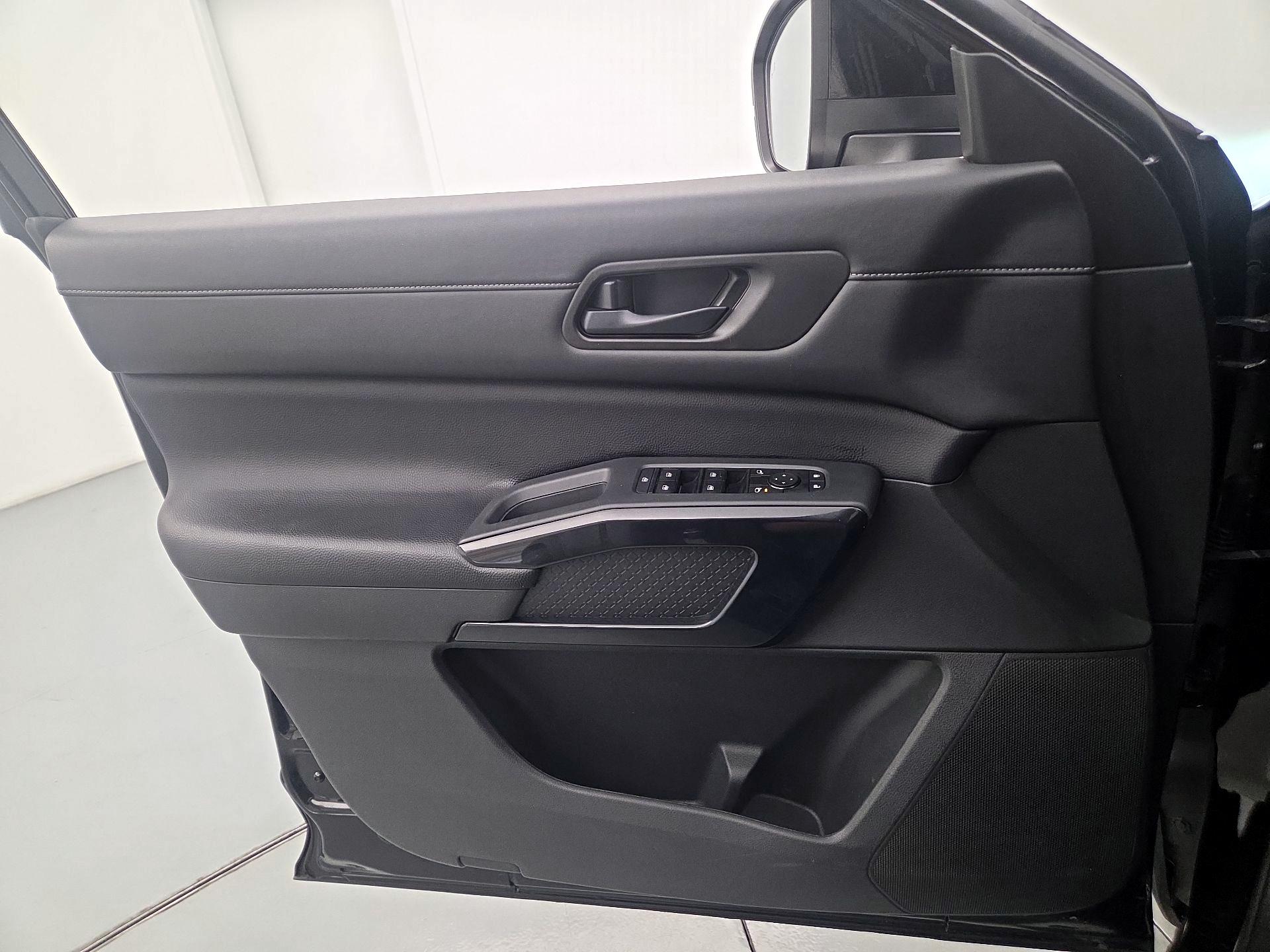 Thumbnail: 2025 Nissan Pathfinder - 12