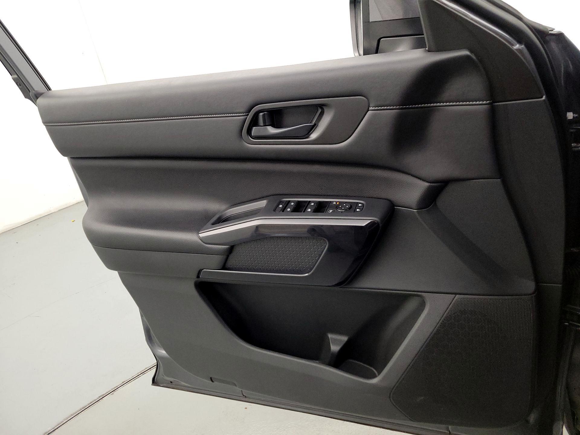 Thumbnail: 2025 Nissan Pathfinder - 12