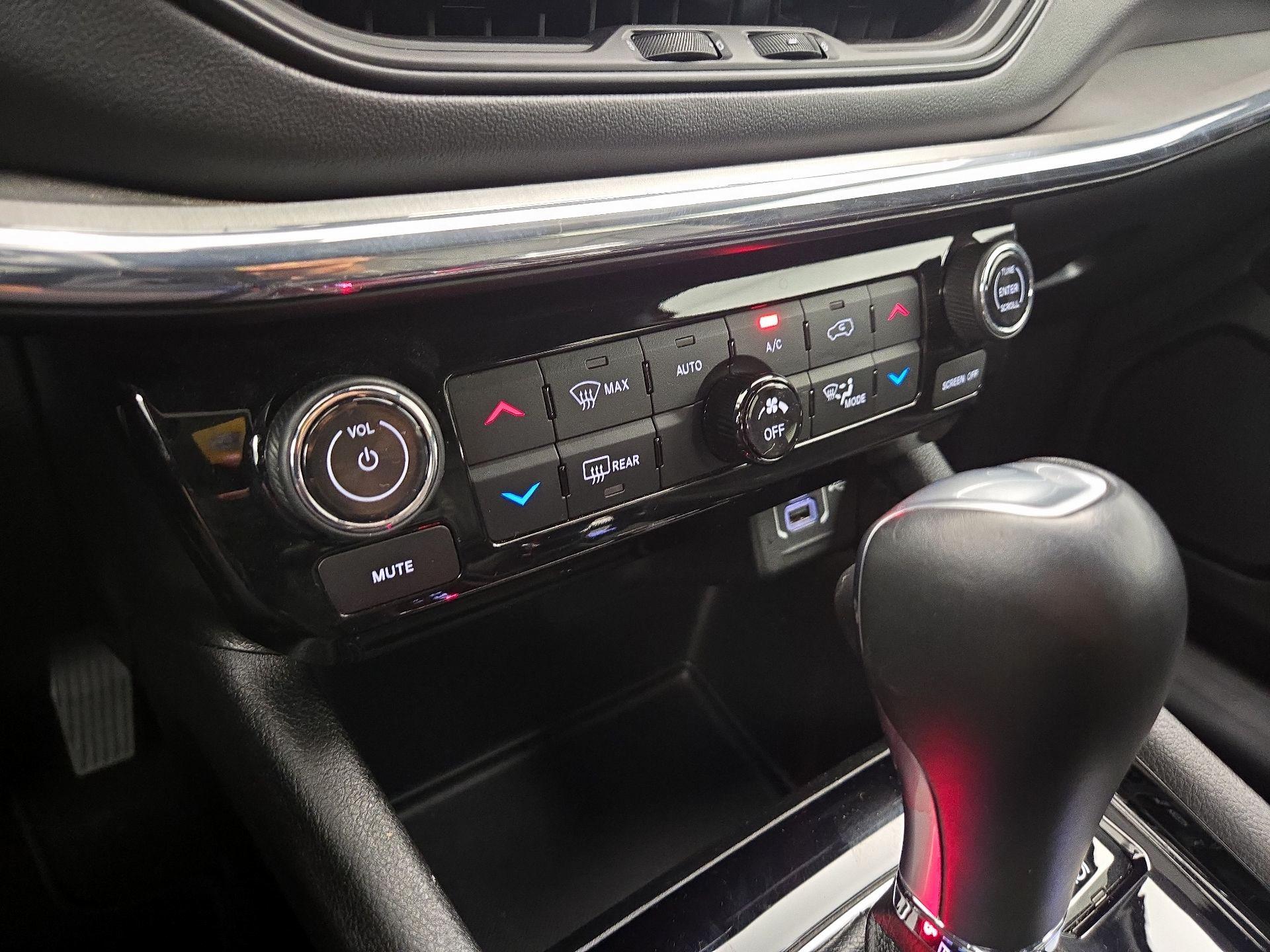 Thumbnail: 2022 Jeep Compass - 16