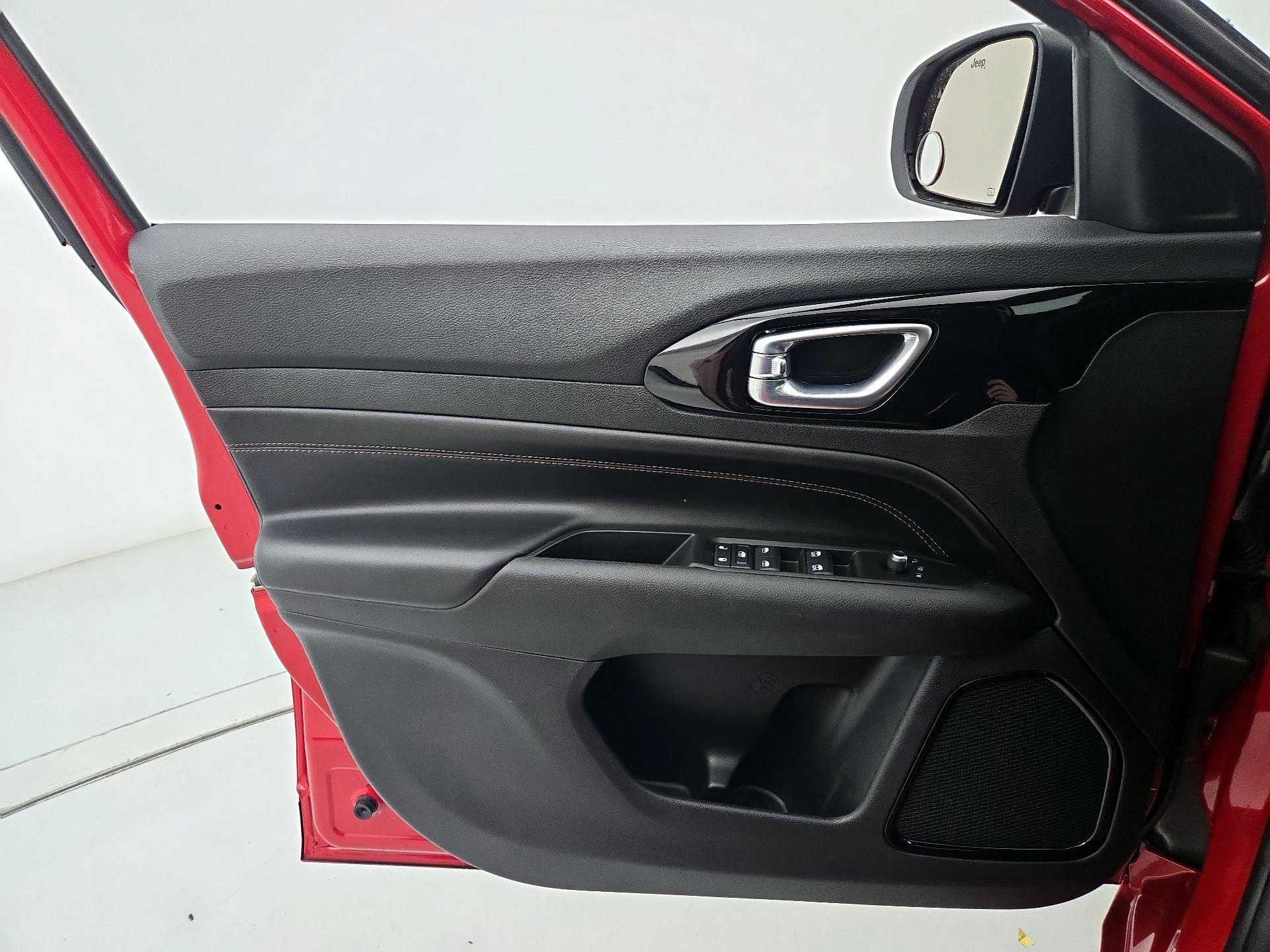 Thumbnail: 2022 Jeep Compass - 12