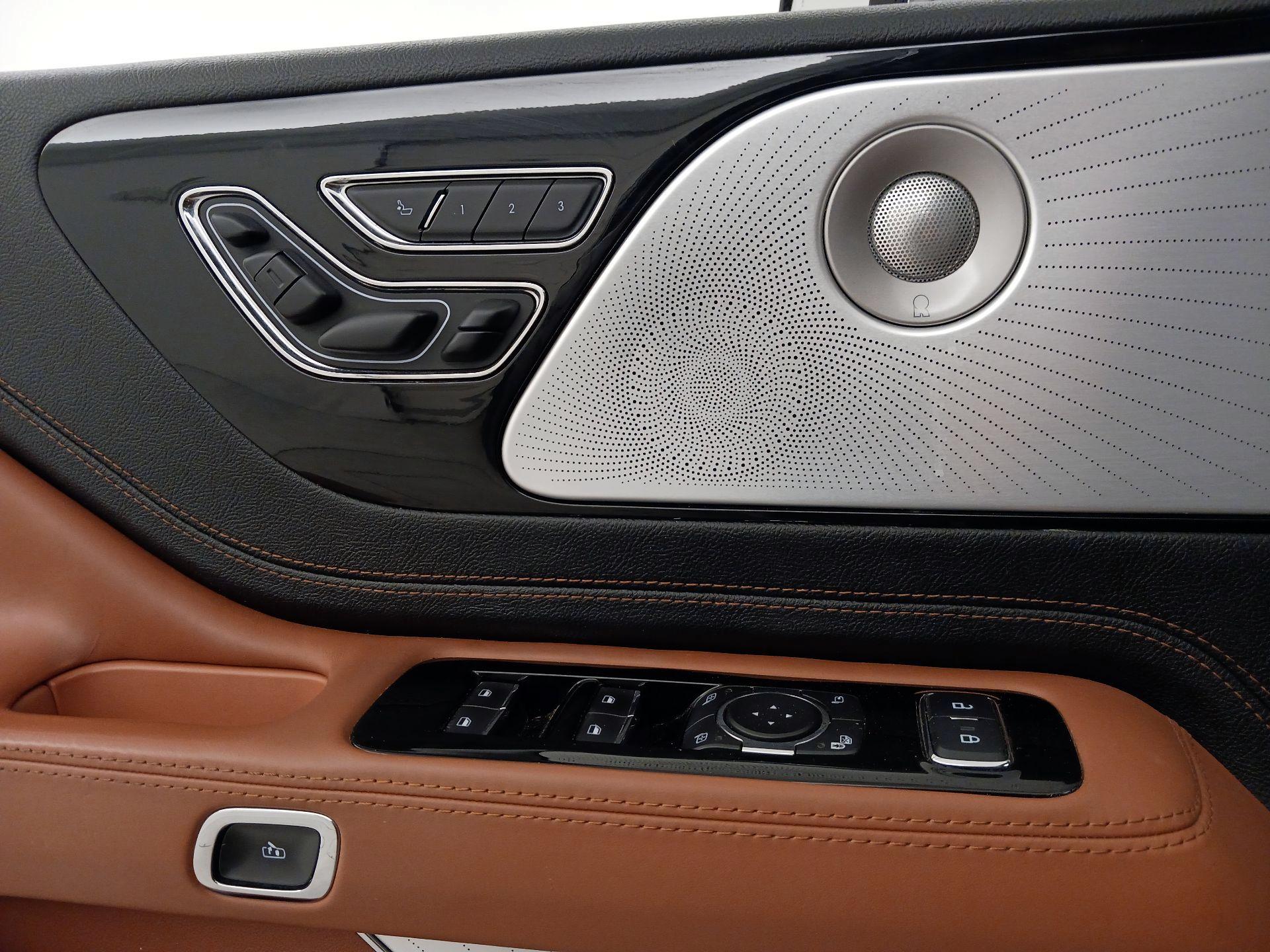 Thumbnail: 2021 Lincoln Aviator - 12