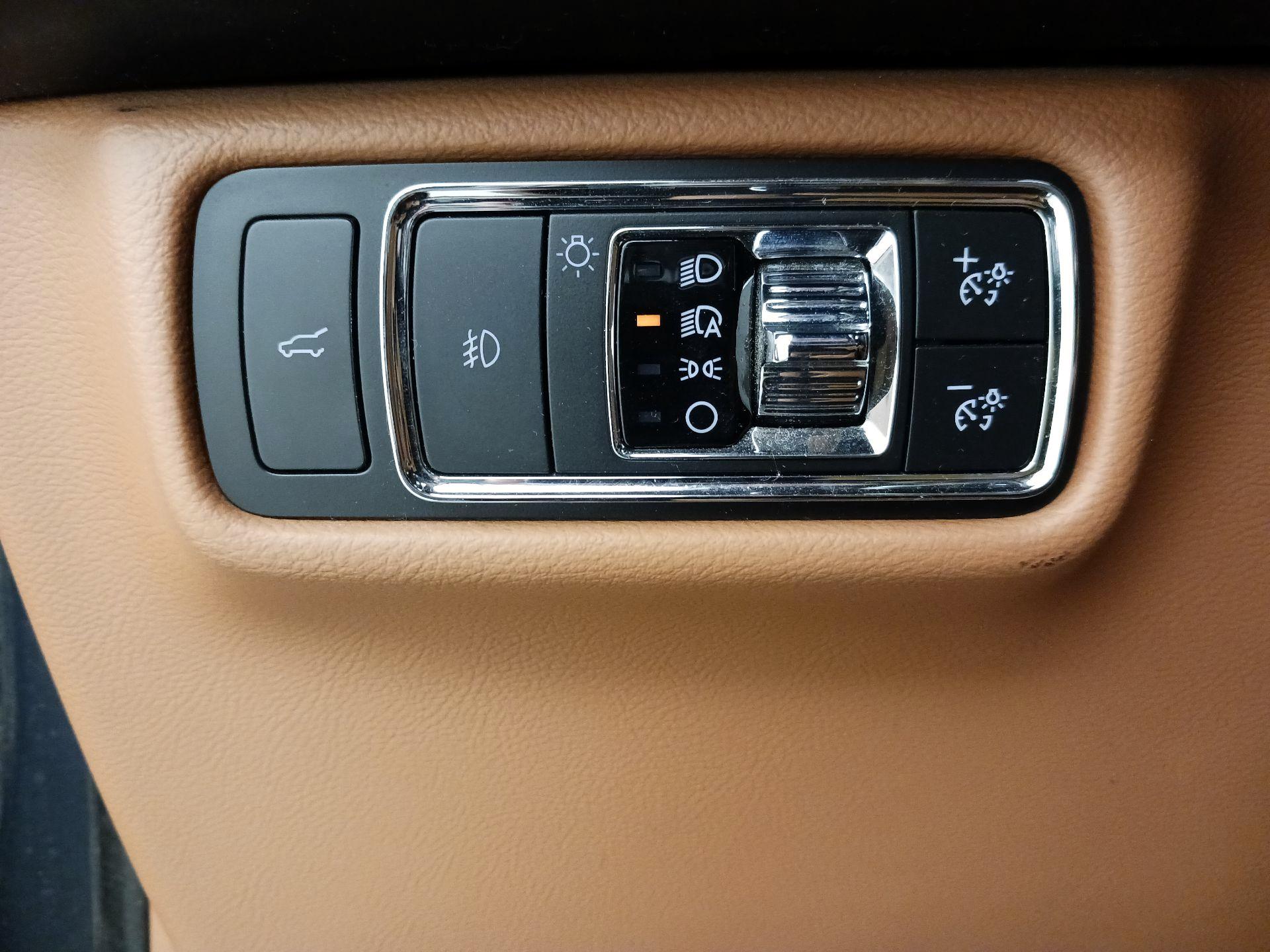Thumbnail: 2021 Lincoln Aviator - 13
