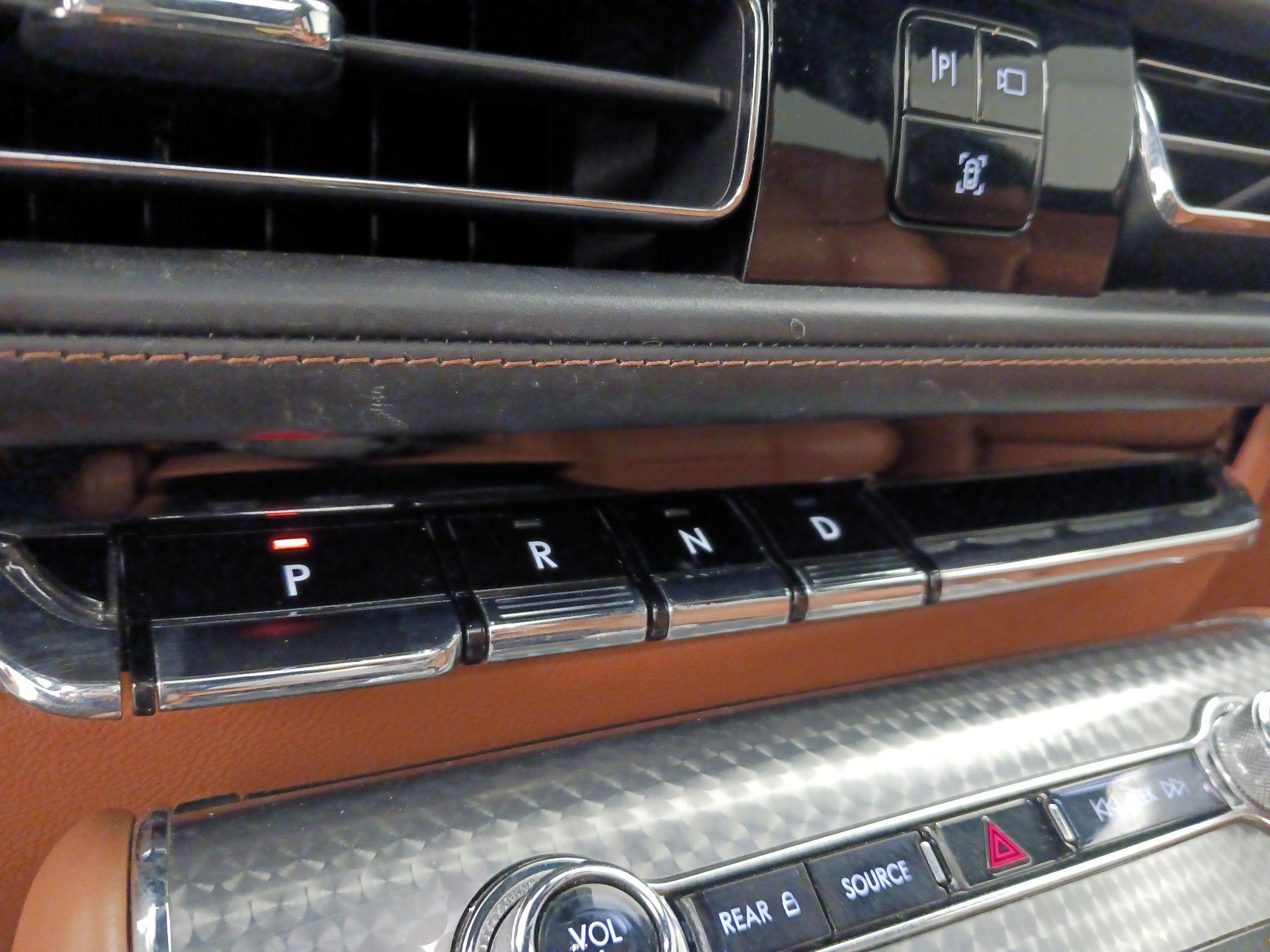 Thumbnail: 2021 Lincoln Aviator - 18