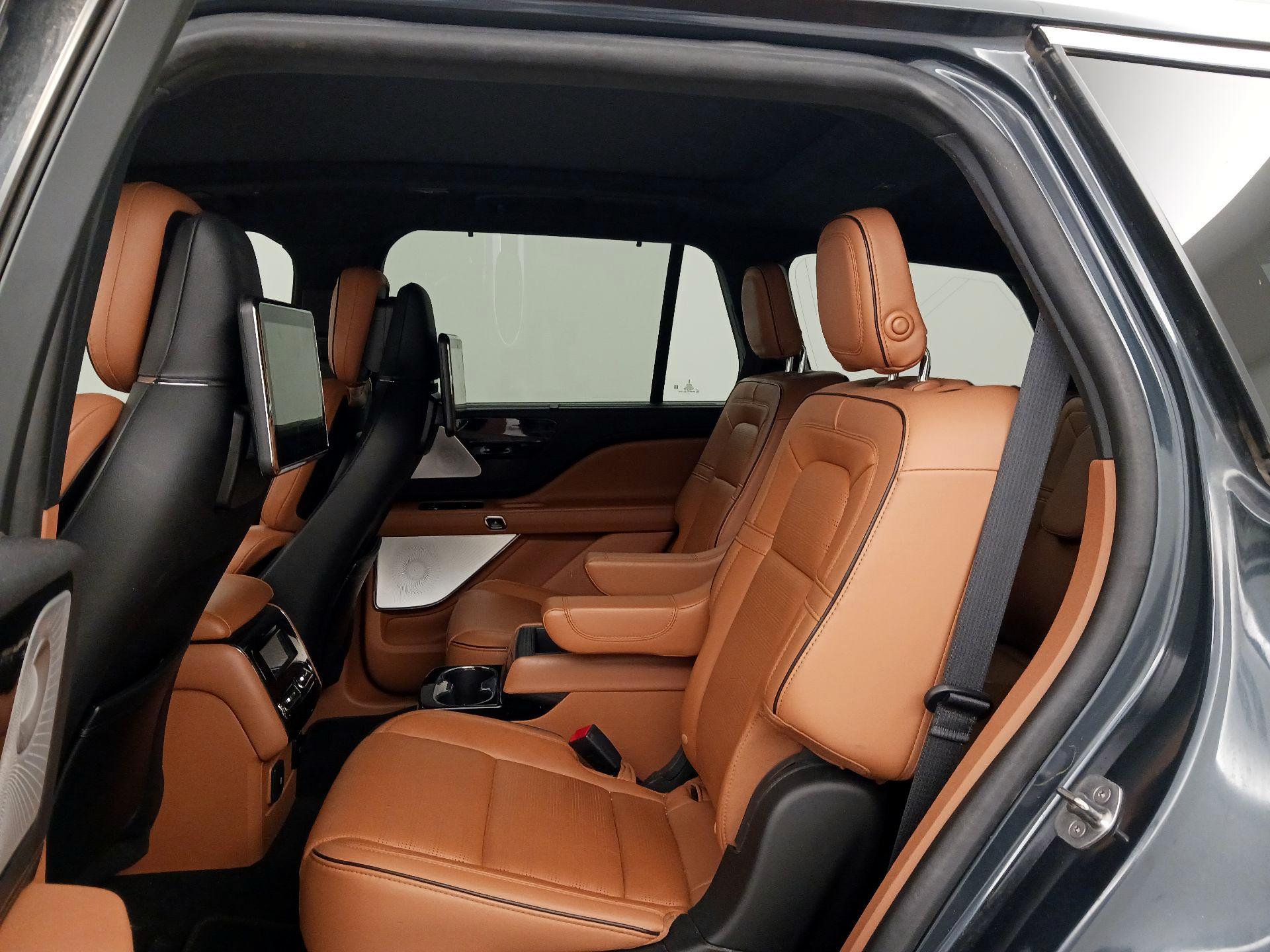 Thumbnail: 2021 Lincoln Aviator - 20