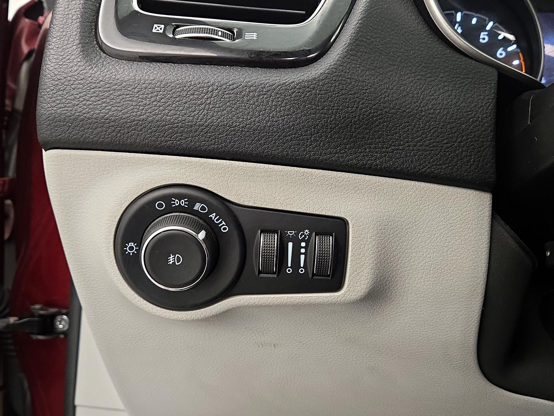 Thumbnail: 2021 Jeep Compass - 13