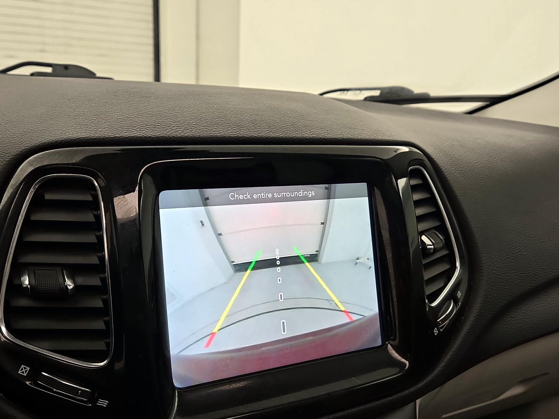 Thumbnail: 2021 Jeep Compass - 14
