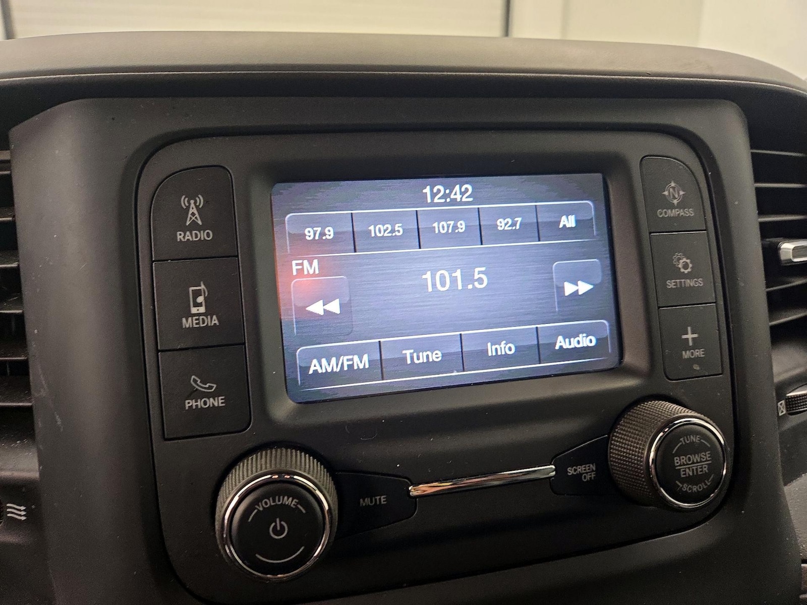 2024 RAM Ram 2500 Pickup Tradesman - Photo 16