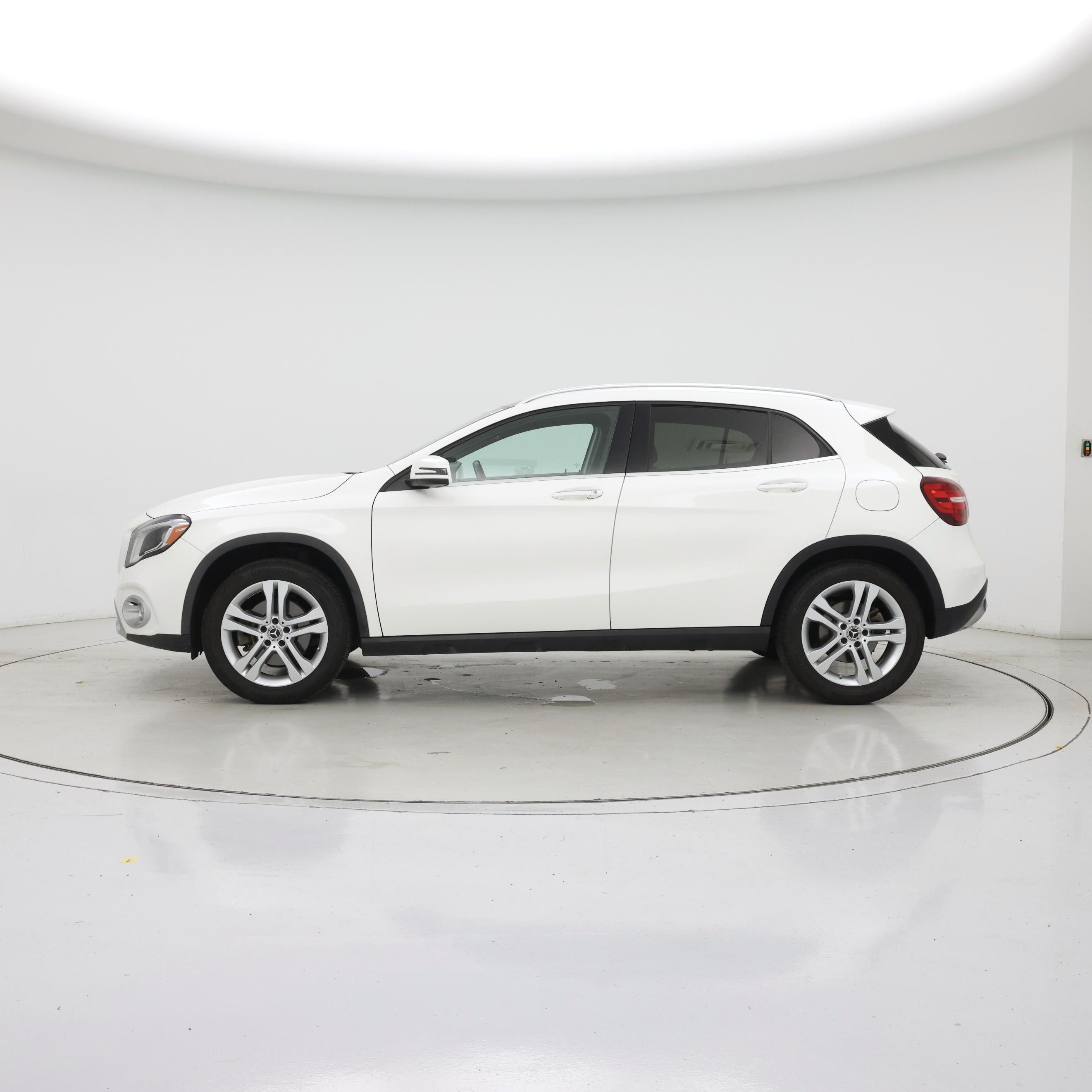 Thumbnail: 2020 Mercedes-Benz GLA - 3