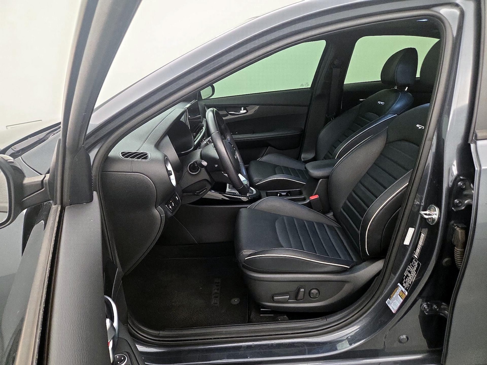 2023 Kia Forte GT-Line - Photo 12