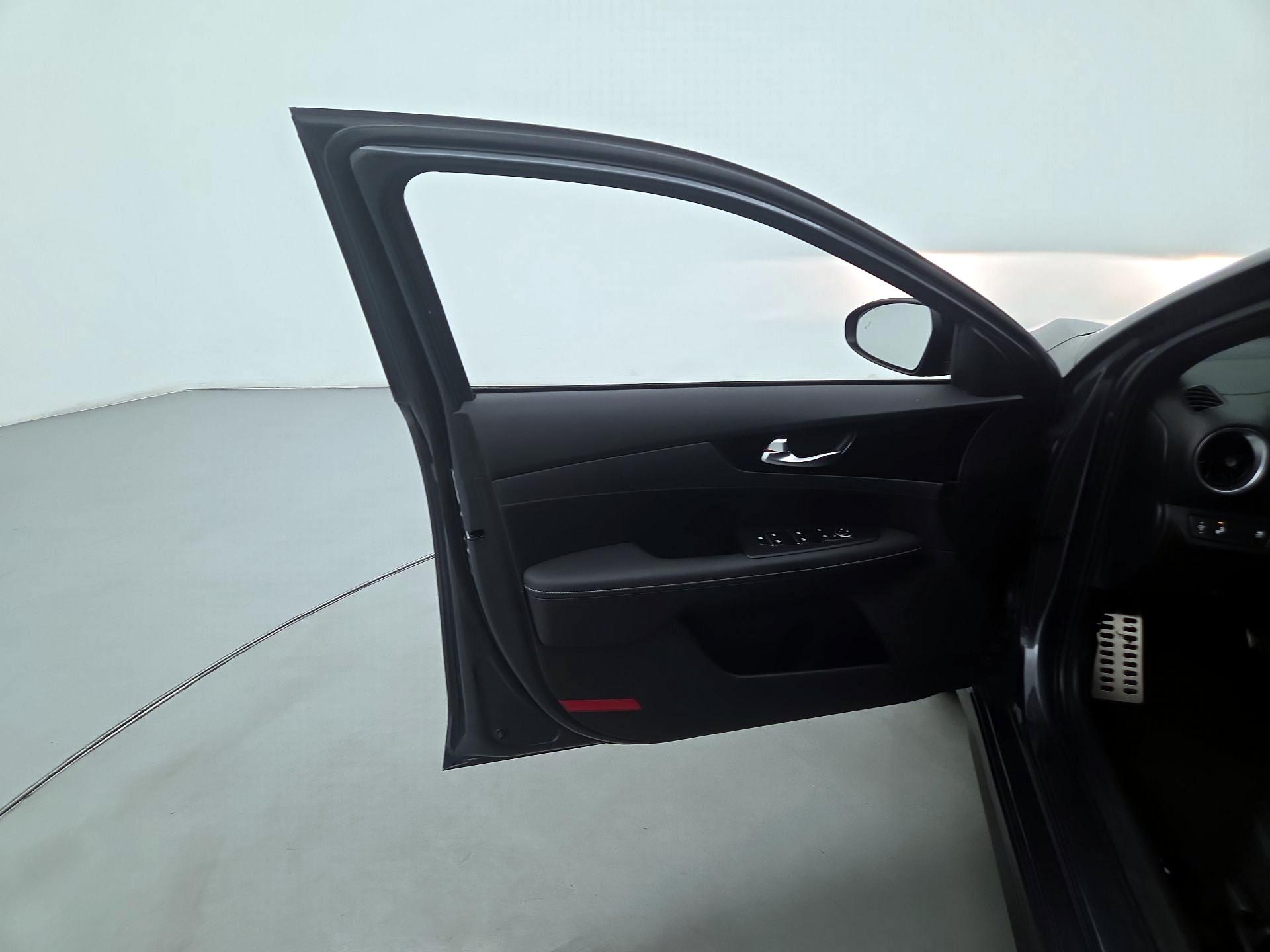 Thumbnail: 2023 Kia Forte - 12