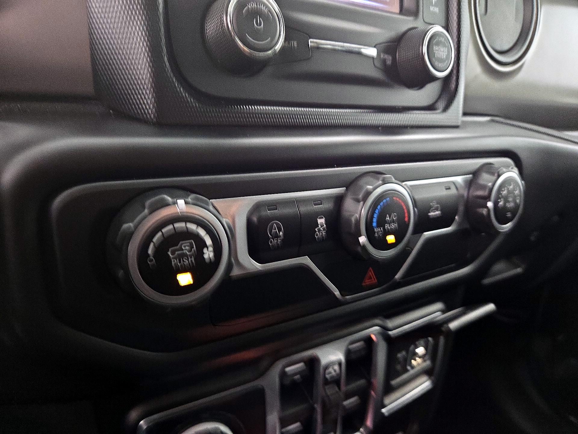 Thumbnail: 2020 Jeep Gladiator - 16