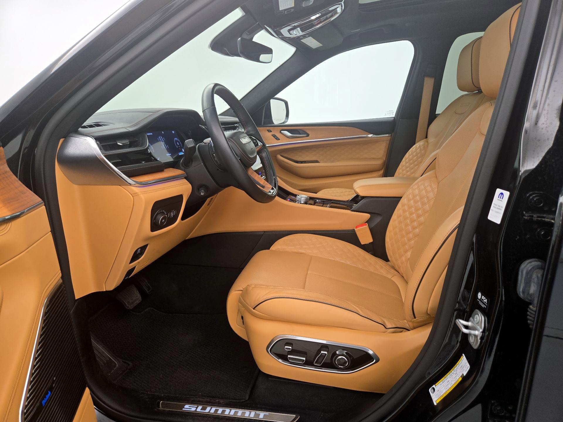 Thumbnail: 2023 Jeep Grand Cherokee - 11