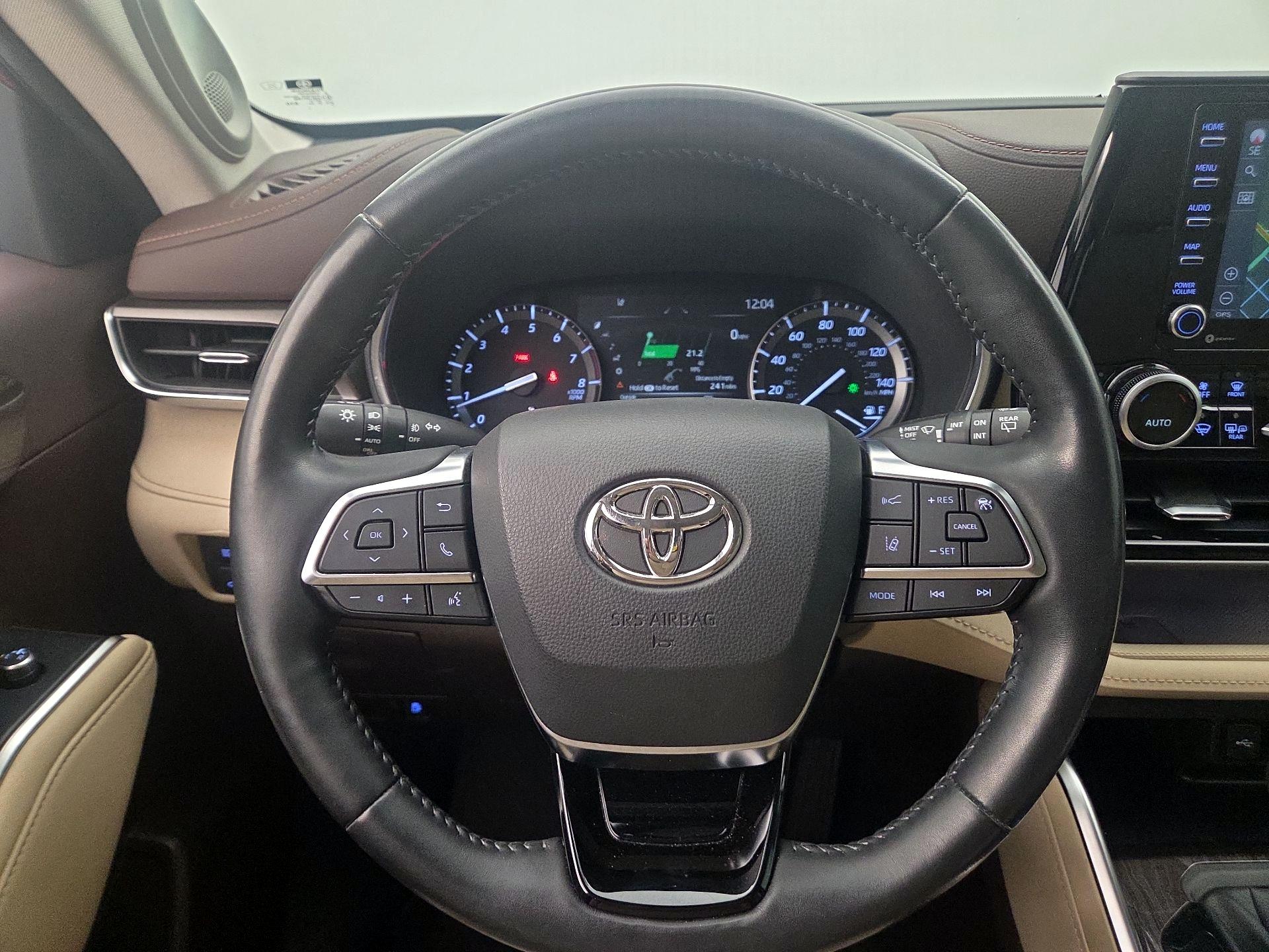 Thumbnail: 2021 Toyota Highlander - 10