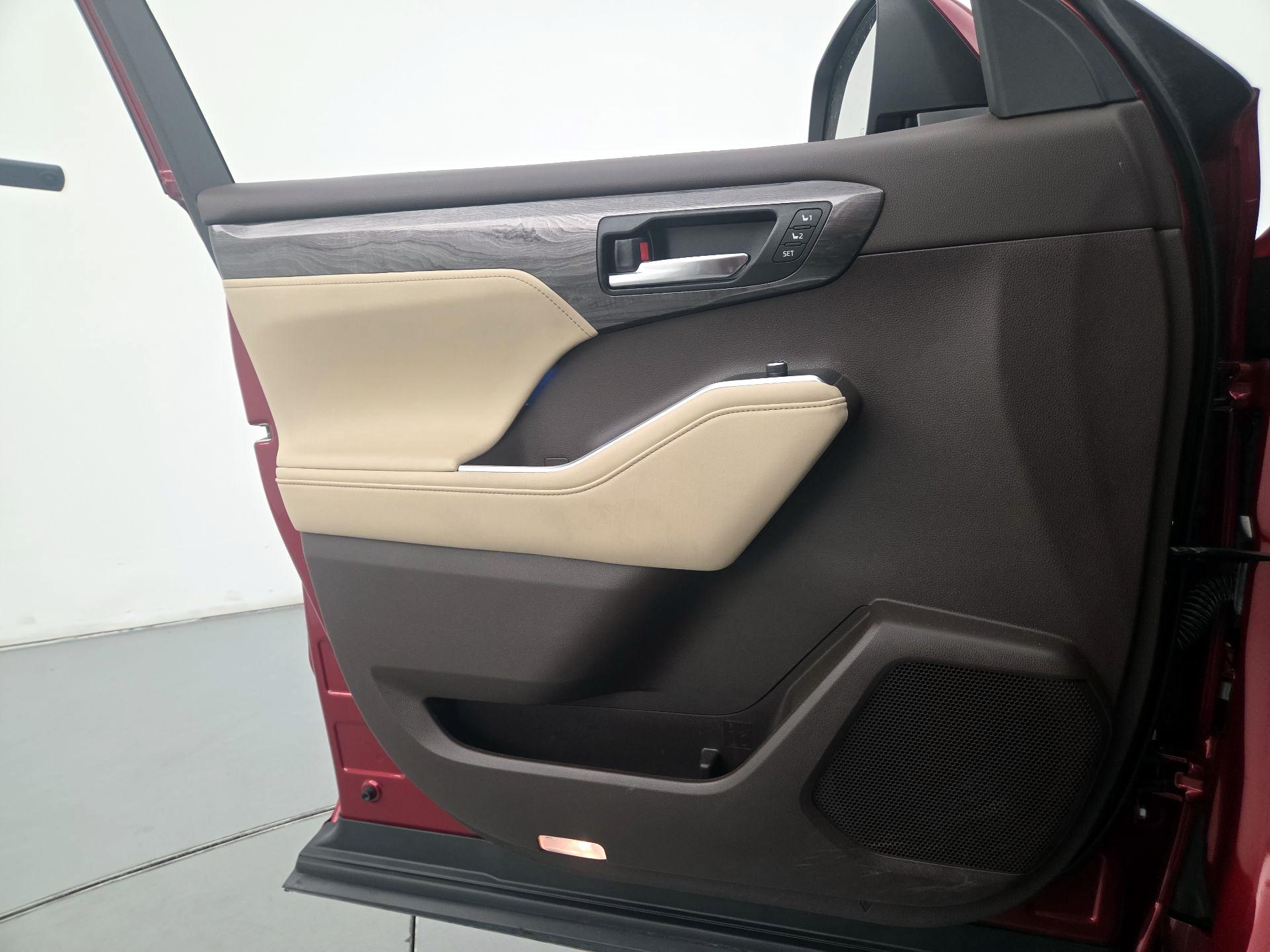 Thumbnail: 2021 Toyota Highlander - 12