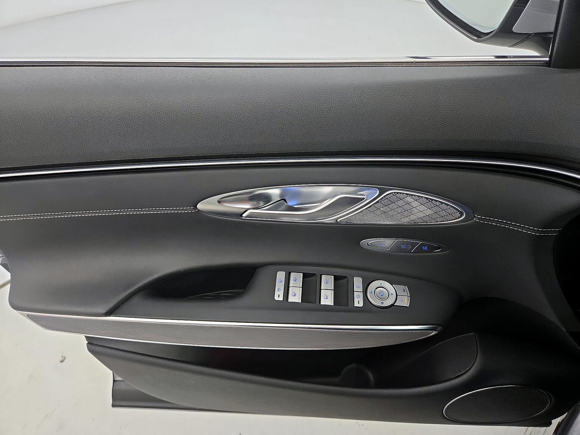 Thumbnail: 2024 Genesis GV70 - 12