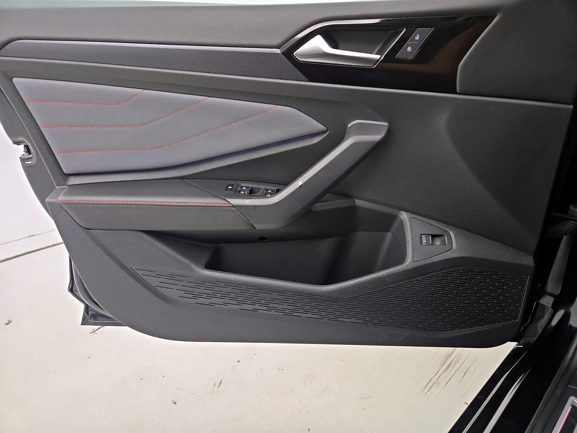 Thumbnail: 2025 Volkswagen Jetta - 12