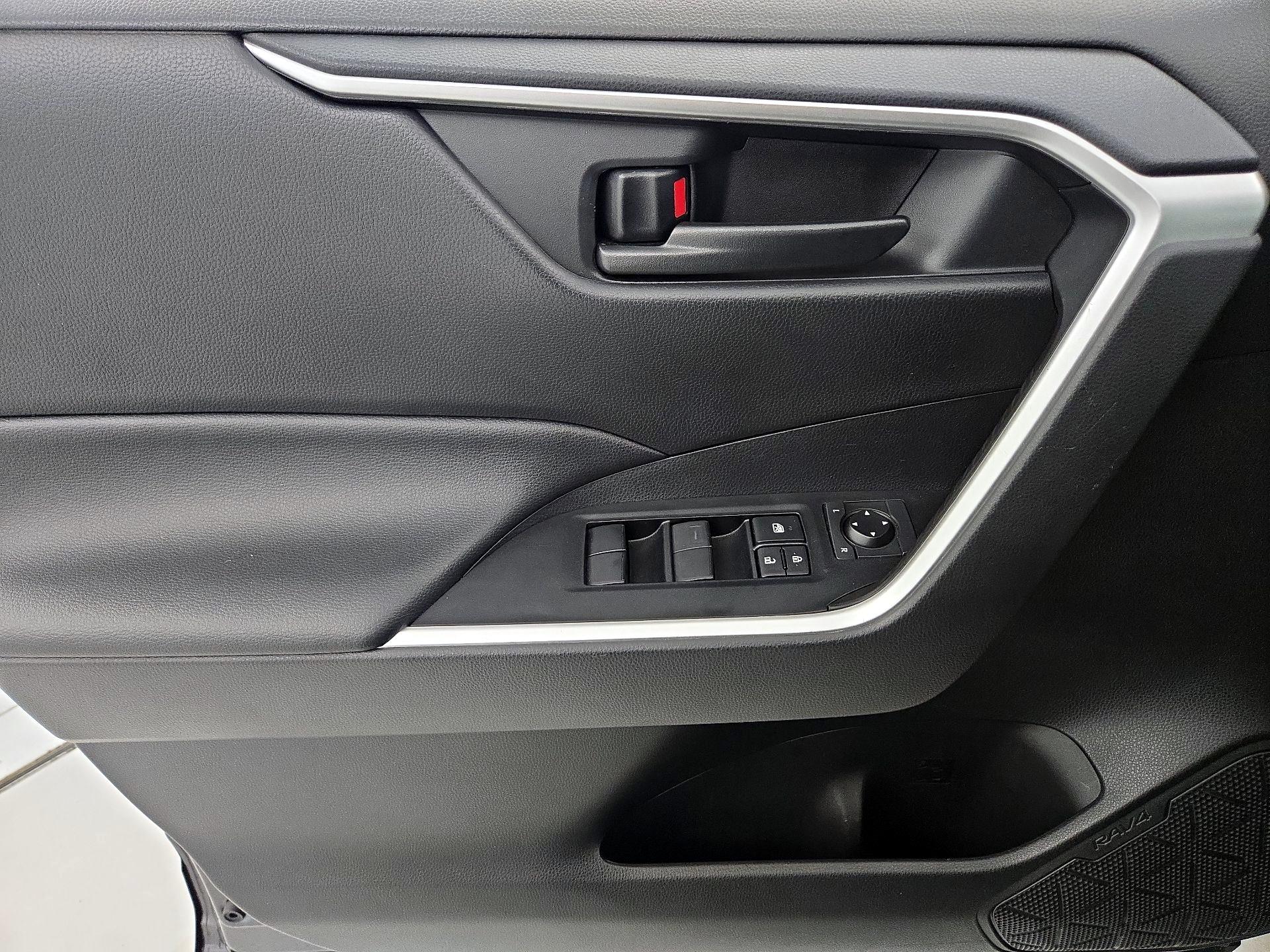 Thumbnail: 2021 Toyota RAV4 - 12