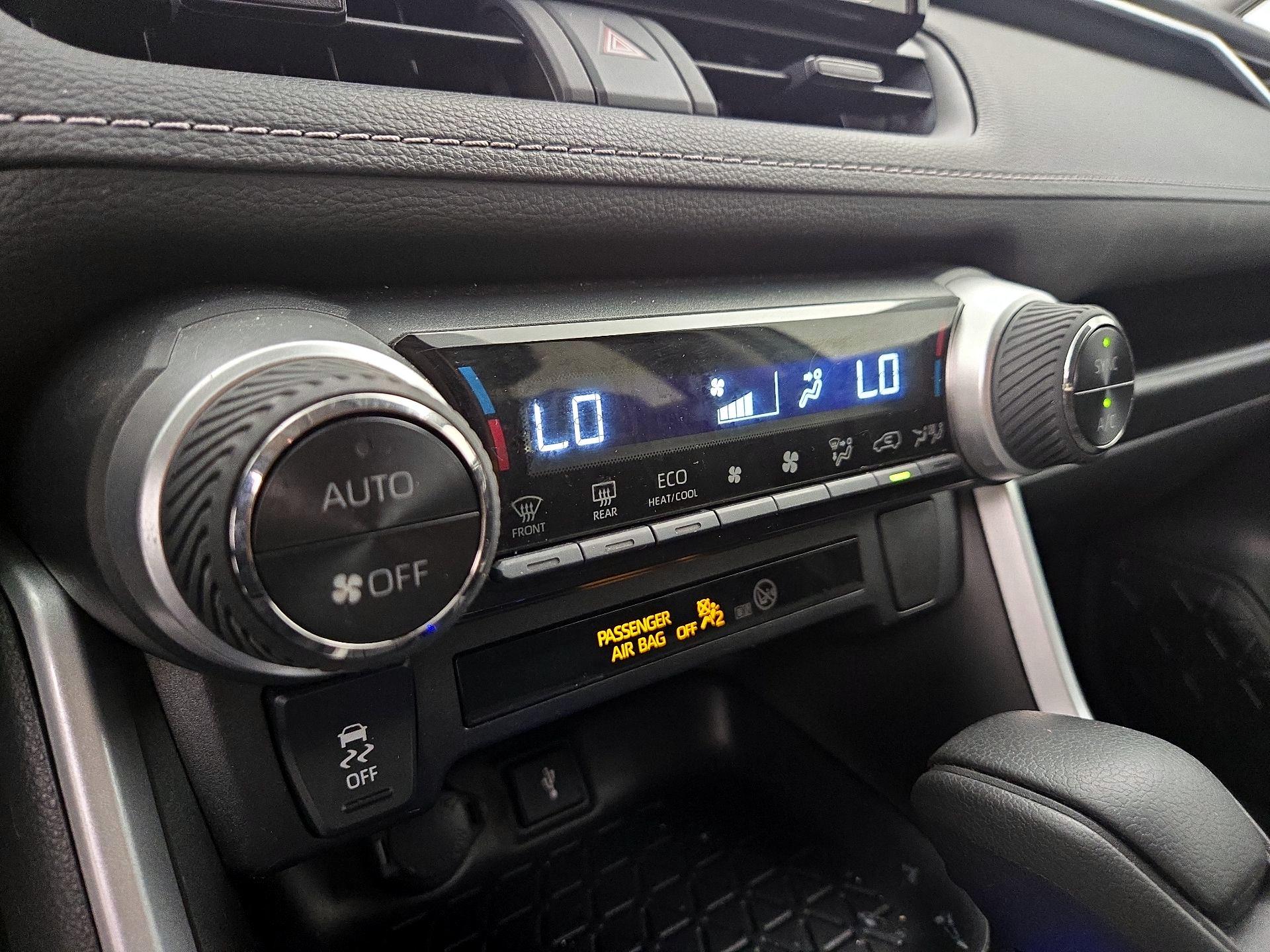 Thumbnail: 2021 Toyota RAV4 - 16