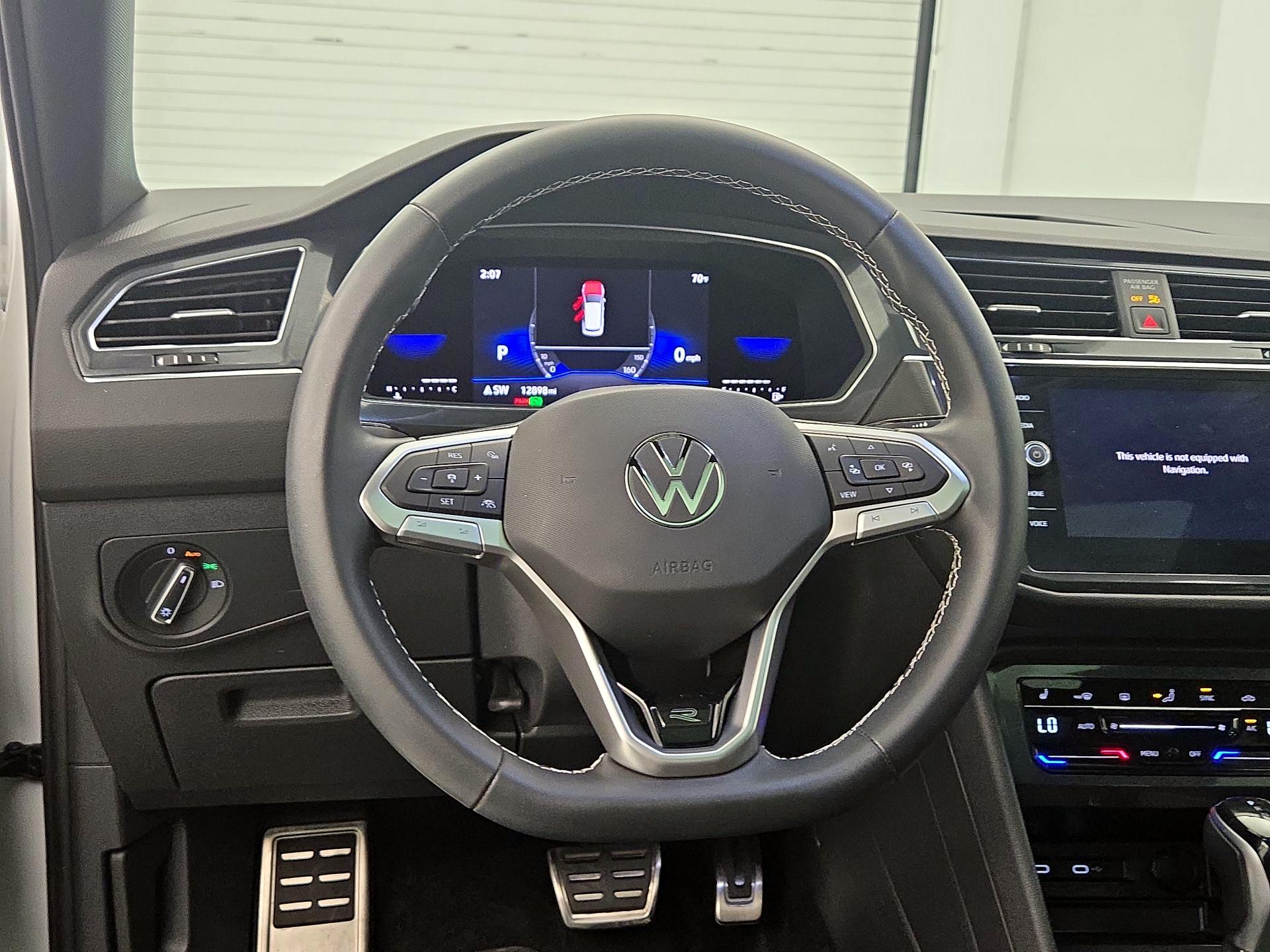 Thumbnail: 2023 Volkswagen Tiguan - 10