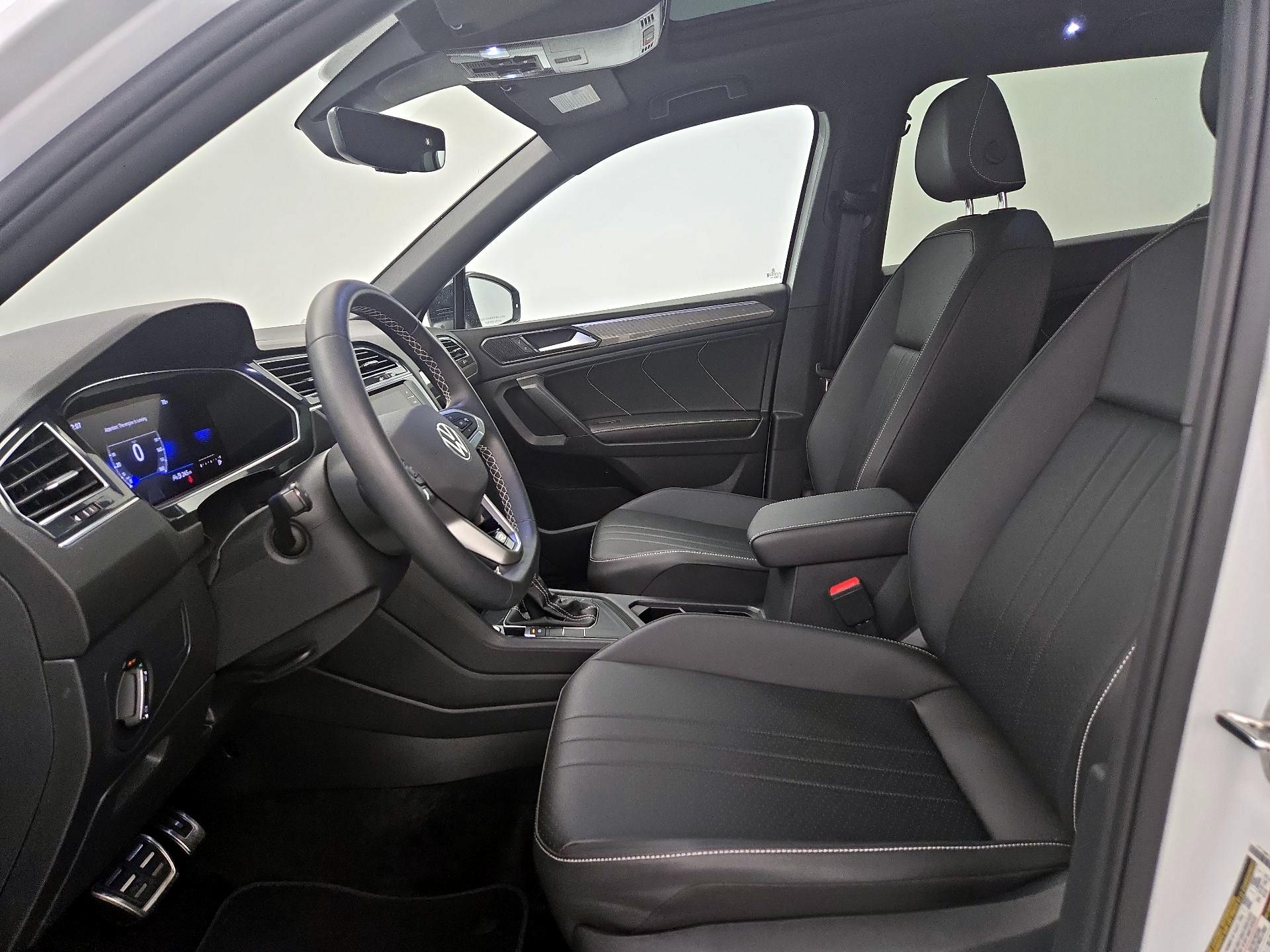 Thumbnail: 2023 Volkswagen Tiguan - 11