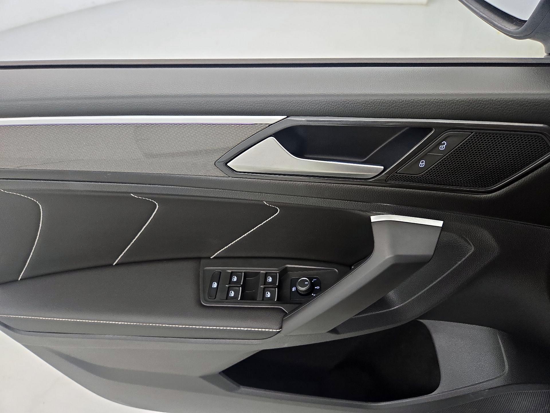 Thumbnail: 2023 Volkswagen Tiguan - 12