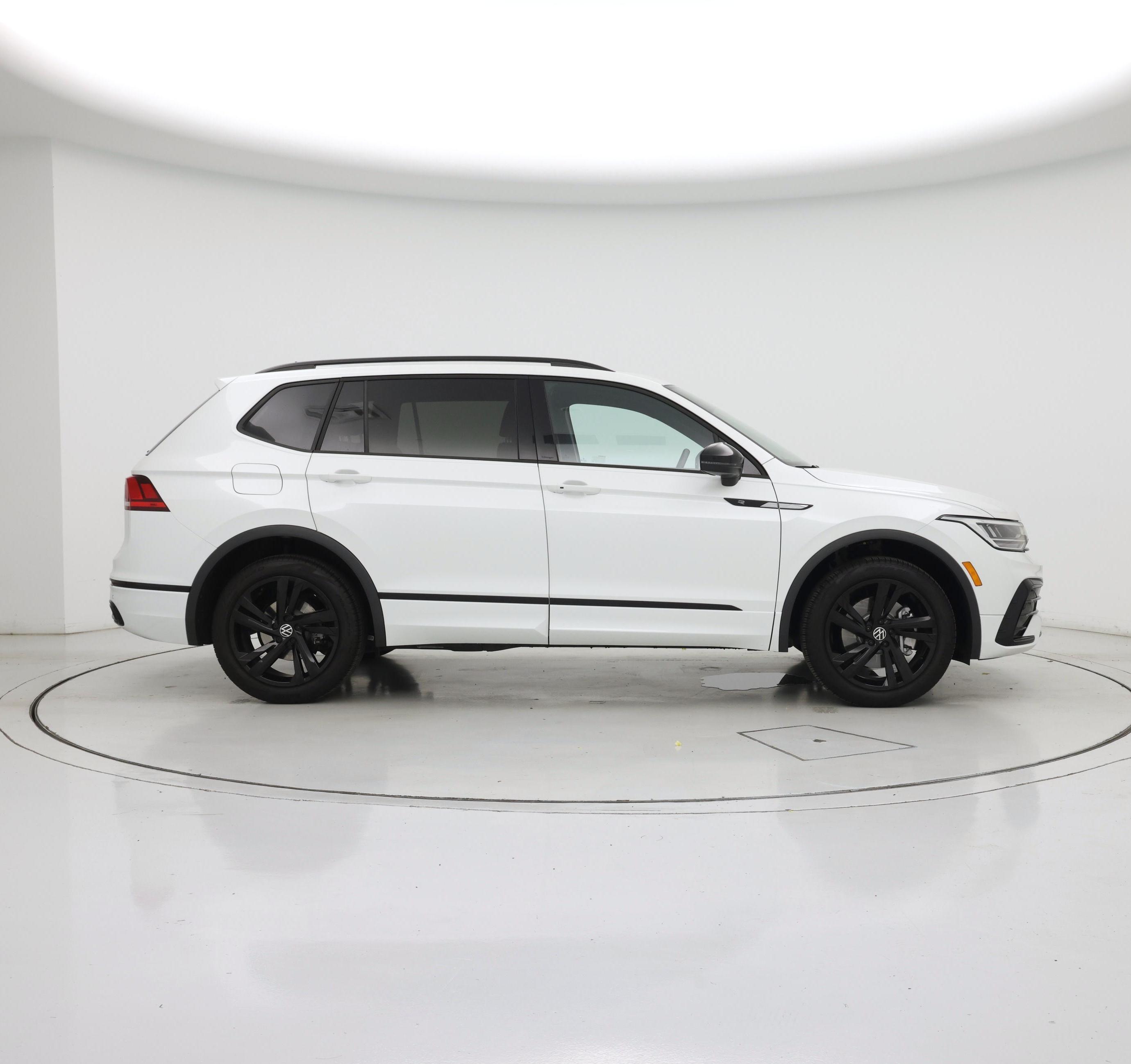 Thumbnail: 2023 Volkswagen Tiguan - 7