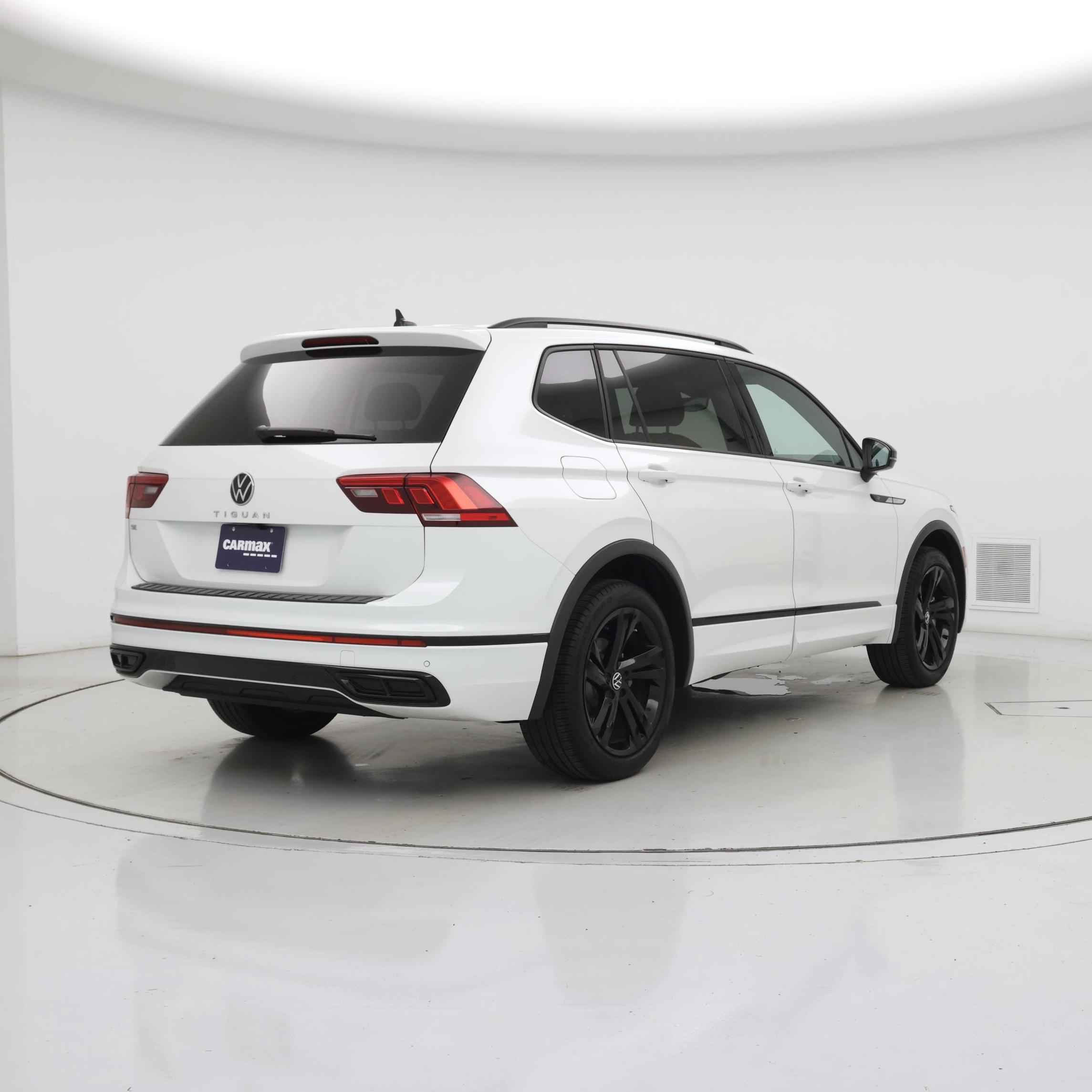 Thumbnail: 2023 Volkswagen Tiguan - 8