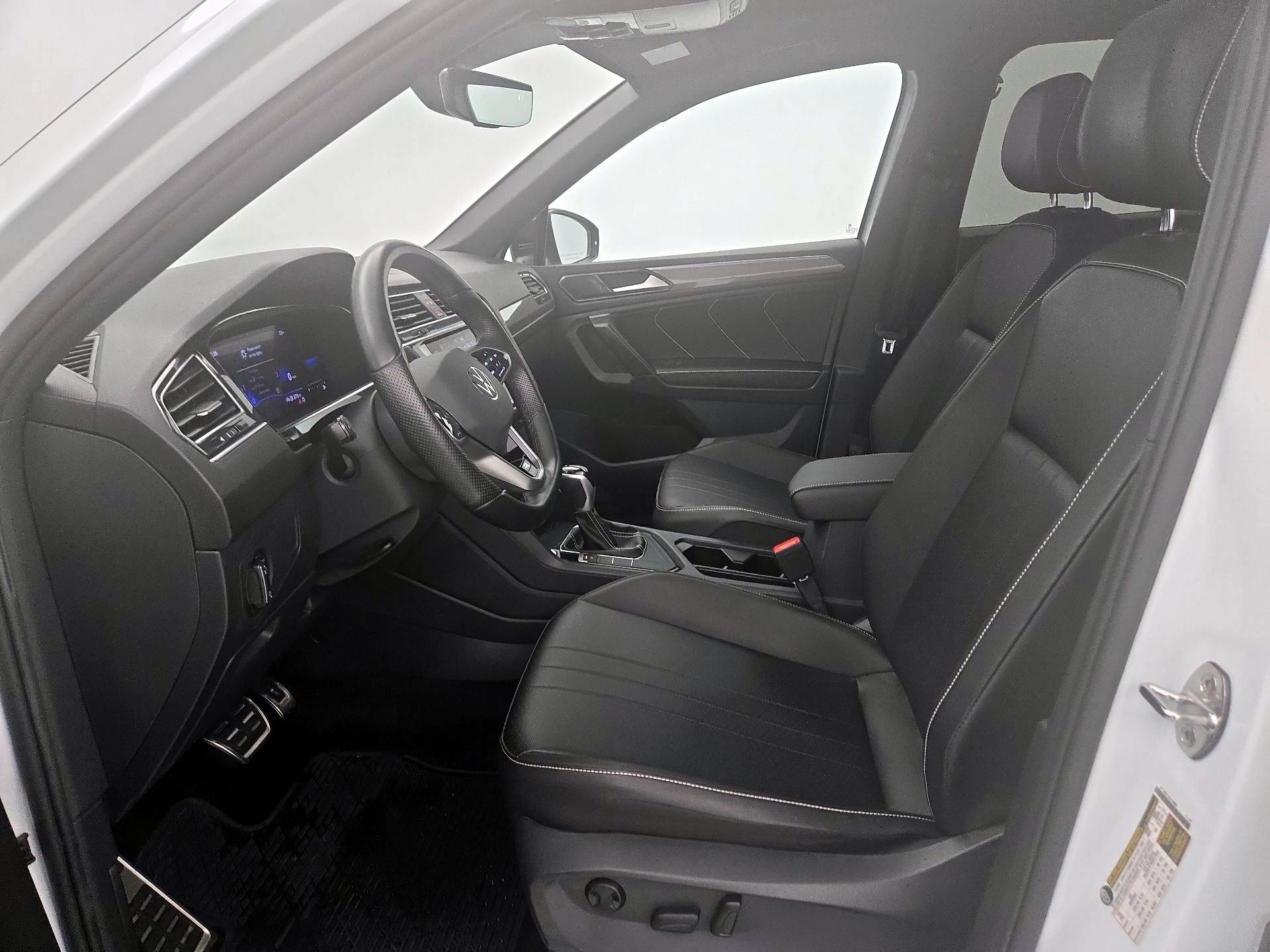 Thumbnail: 2023 Volkswagen Tiguan - 11