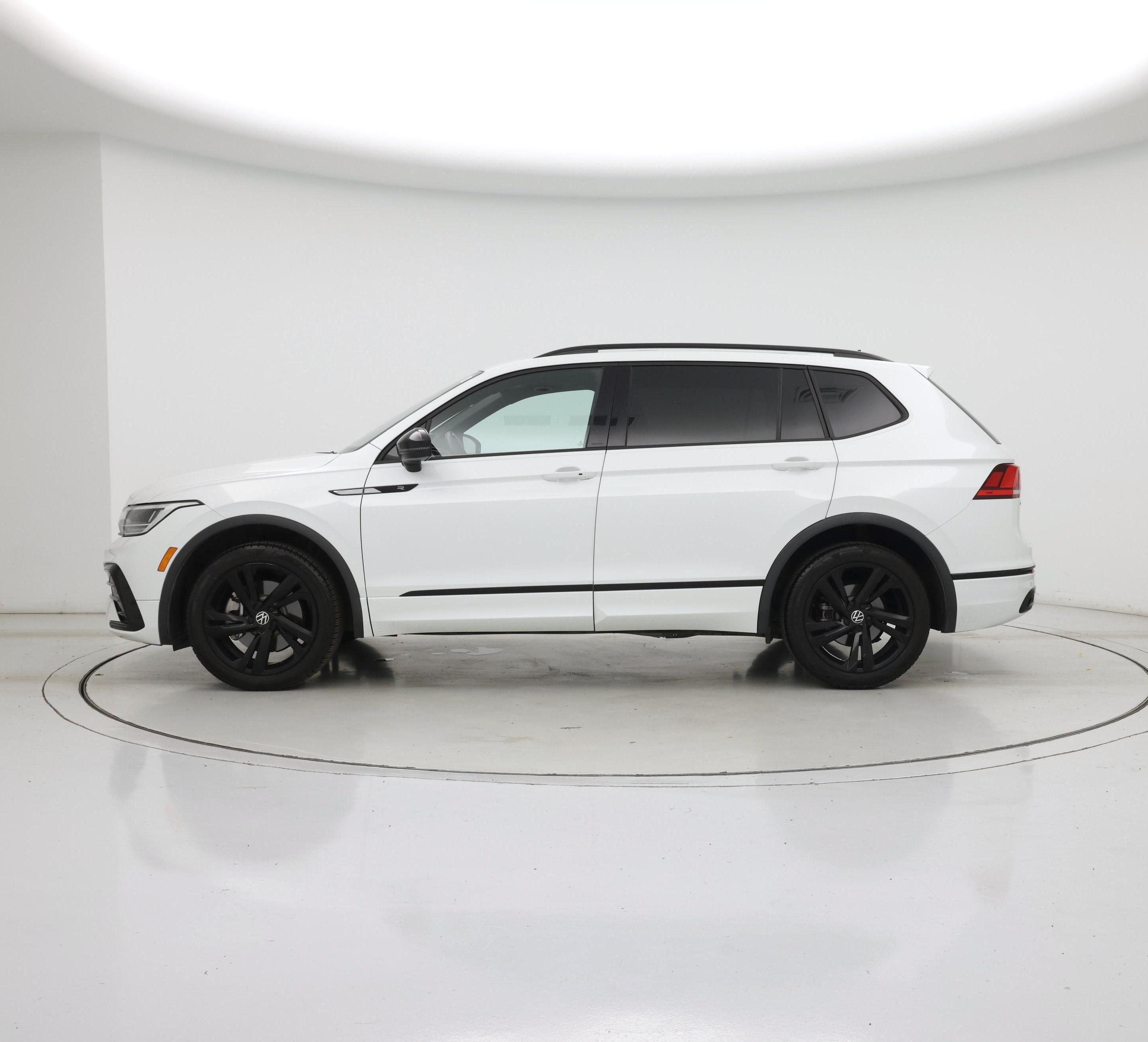 Thumbnail: 2023 Volkswagen Tiguan - 3