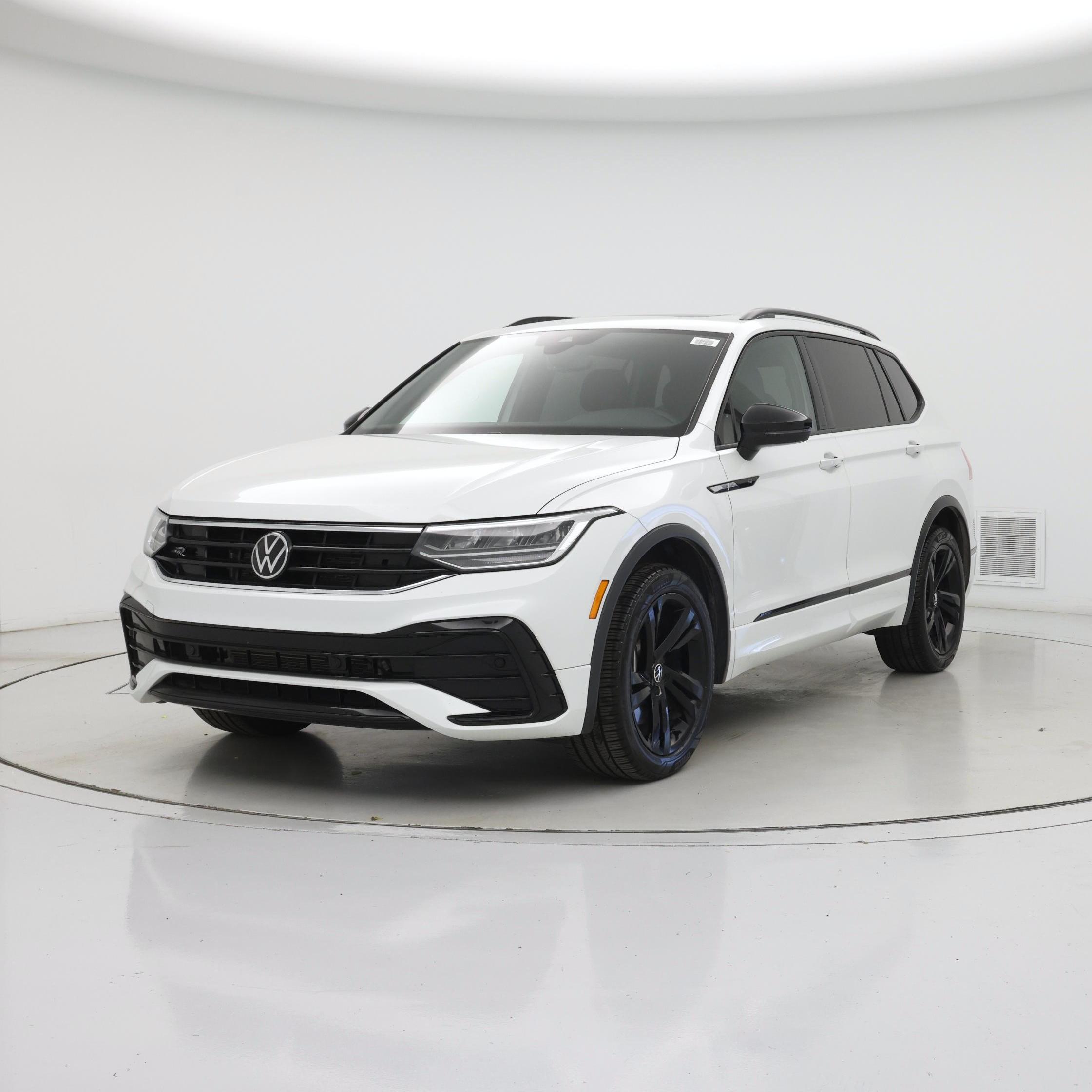 Thumbnail: 2023 Volkswagen Tiguan - 4