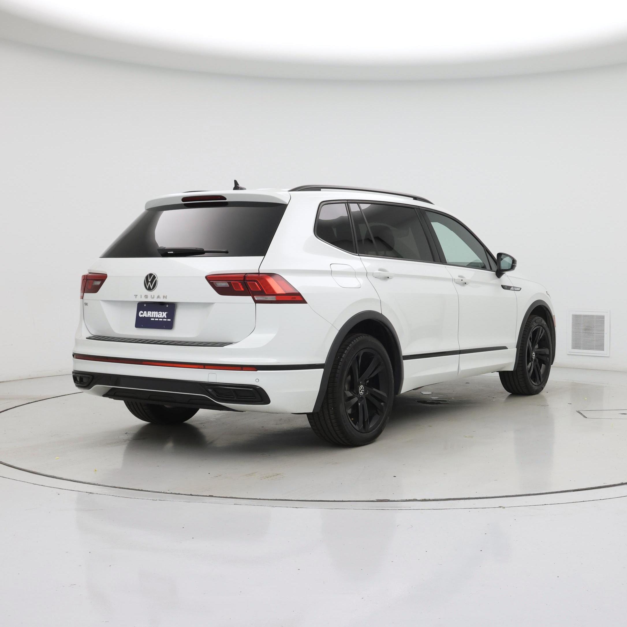 Thumbnail: 2023 Volkswagen Tiguan - 8