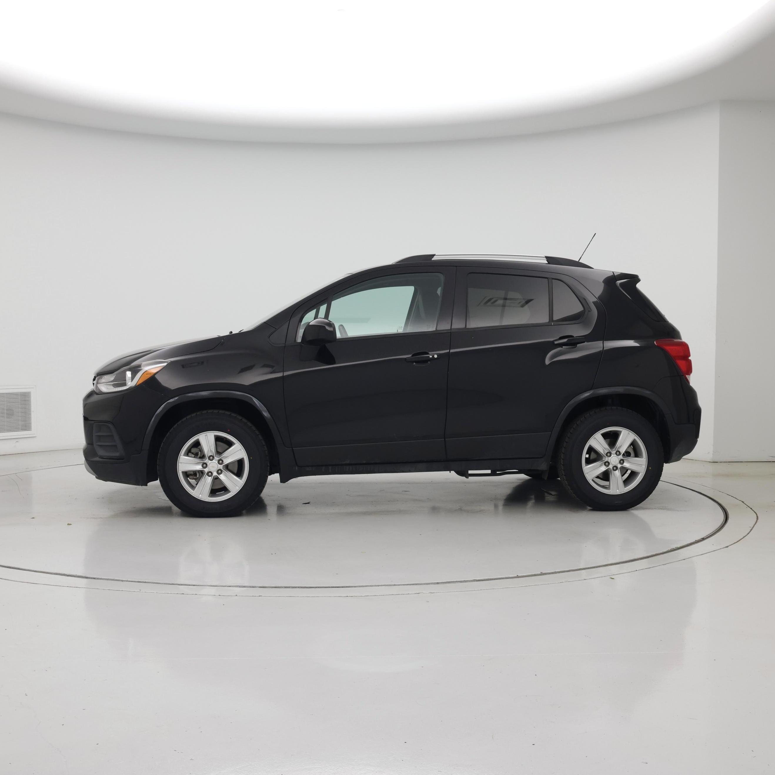 Thumbnail: 2022 Chevrolet Trax - 3