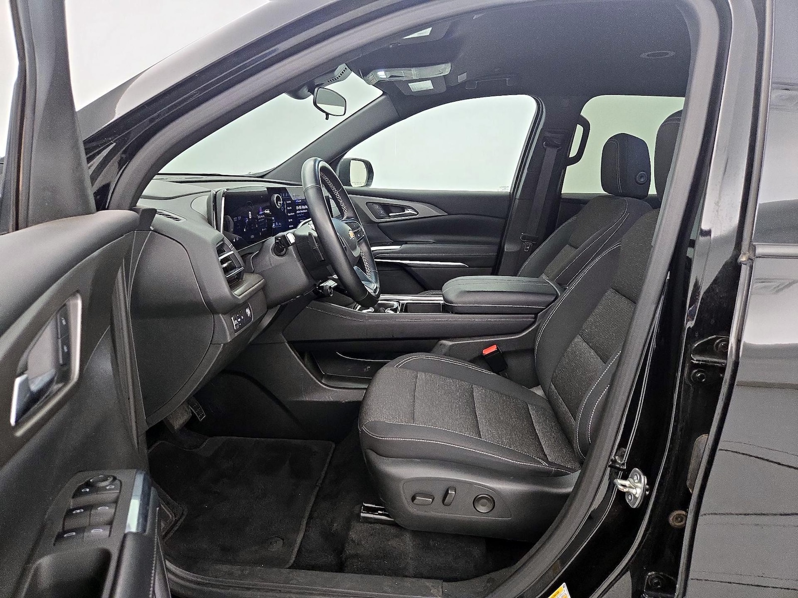 2025 Chevrolet Traverse LT - Photo 12