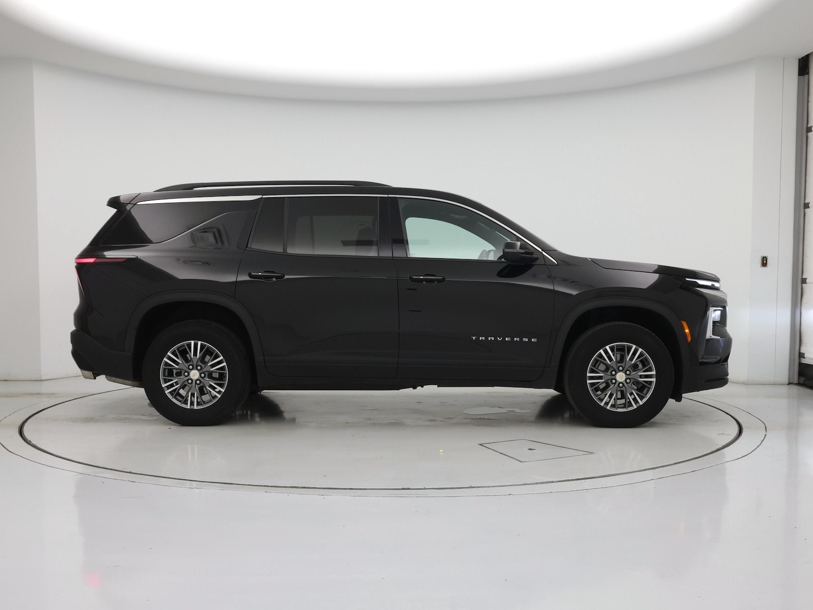 2025 Chevrolet Traverse LT - Photo 8